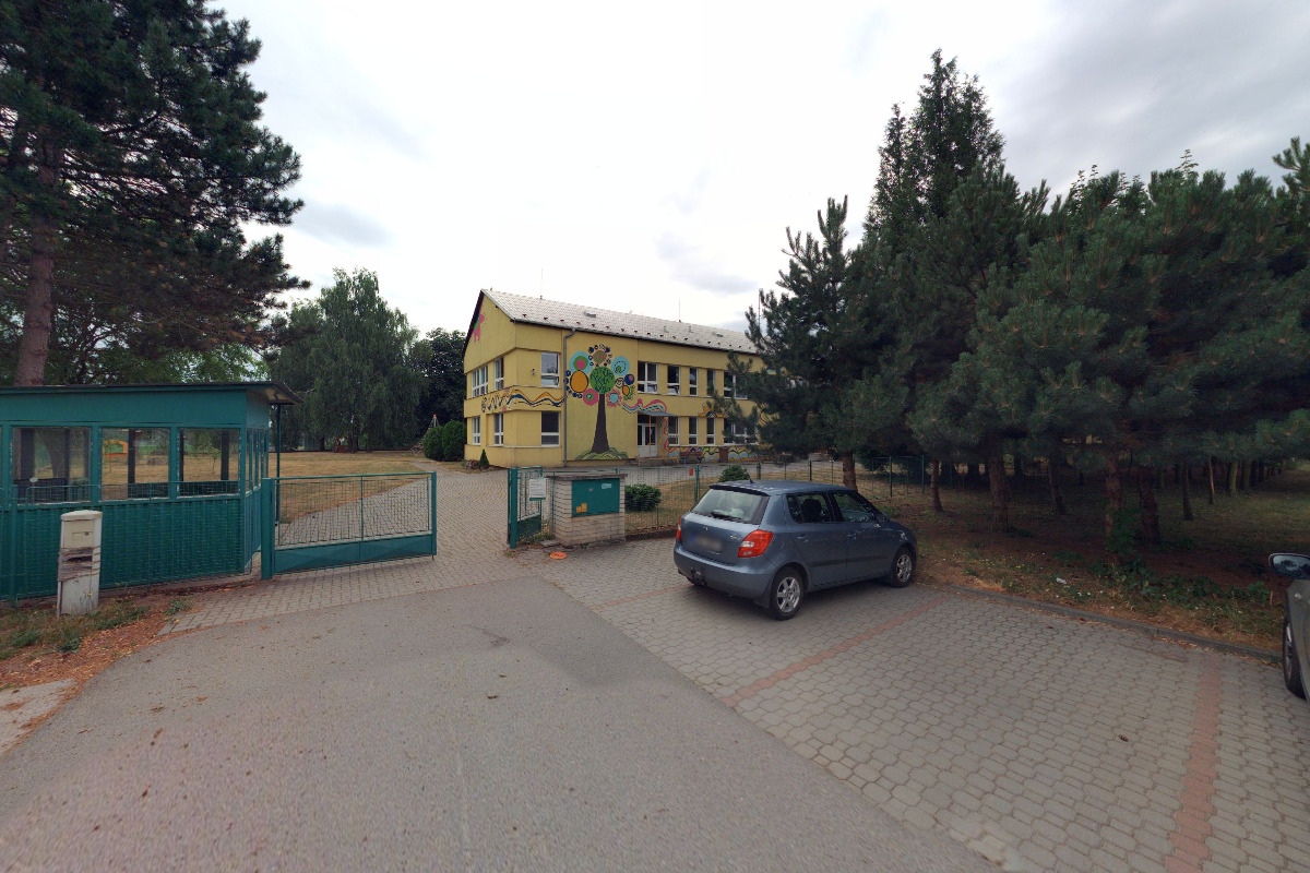 ZŠ a MŠ Náklo - školní jídelna foto 1