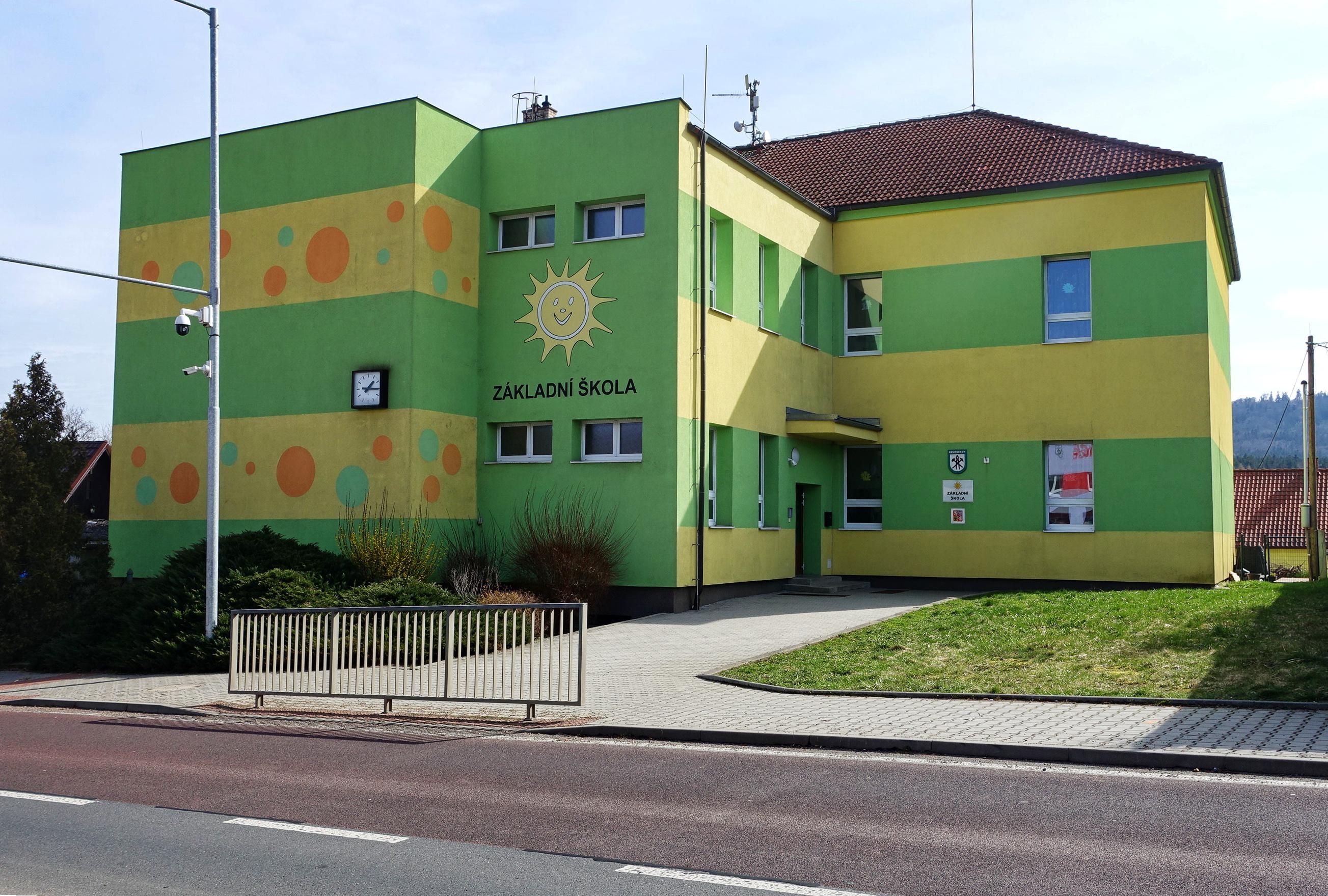 Základní škola a Mateřská škola Holoubkov, okres Rokycany, příspěvková organizace foto 2