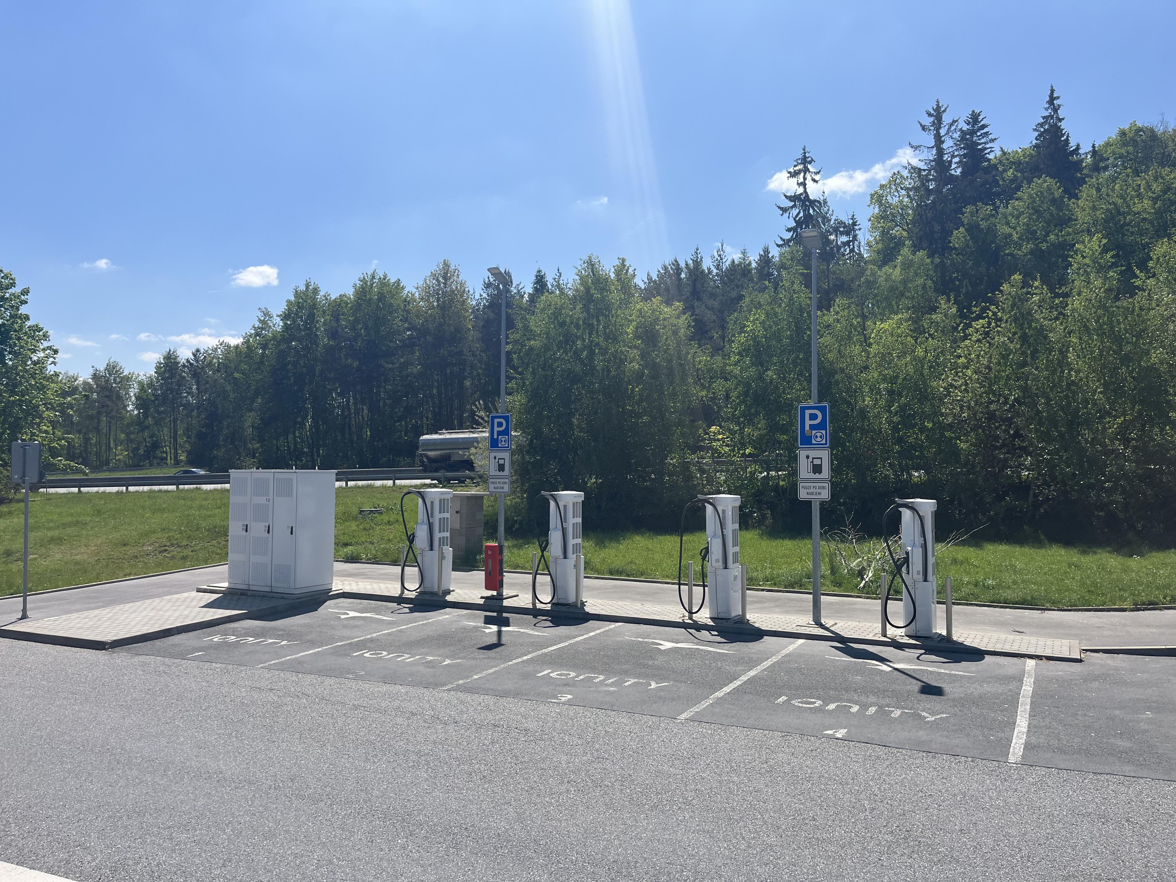 Dobíjecí stanice IONITY foto 2