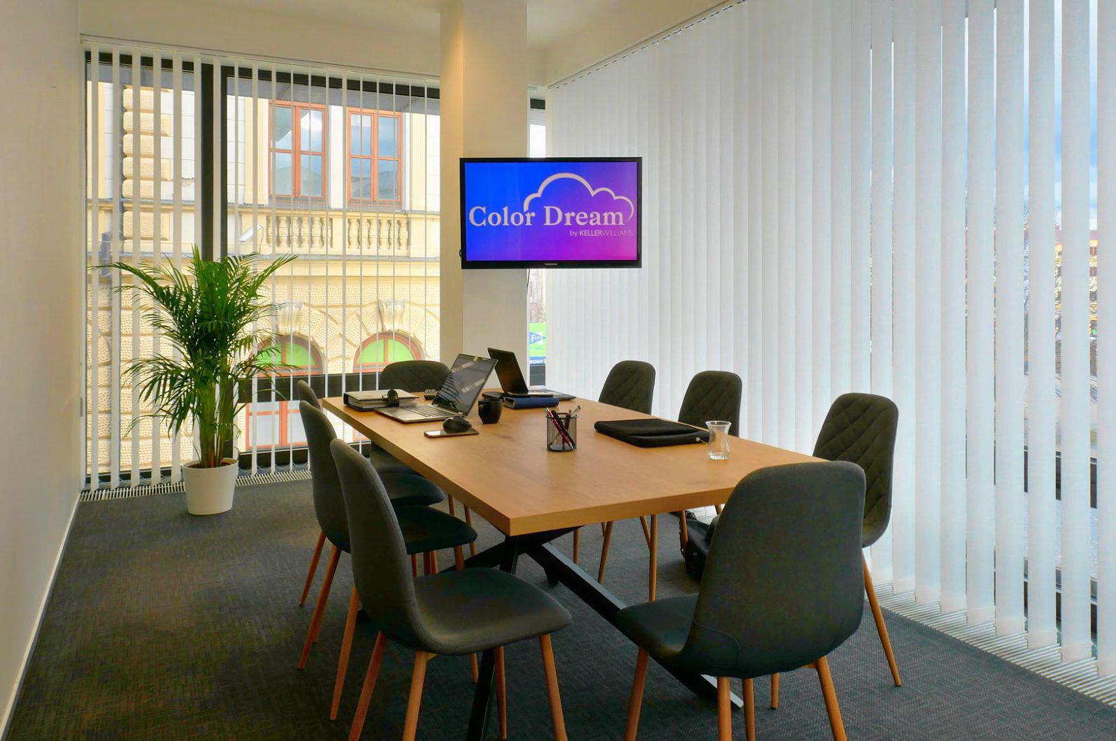 Ivan Rusek - realitní kancelář Color Dream