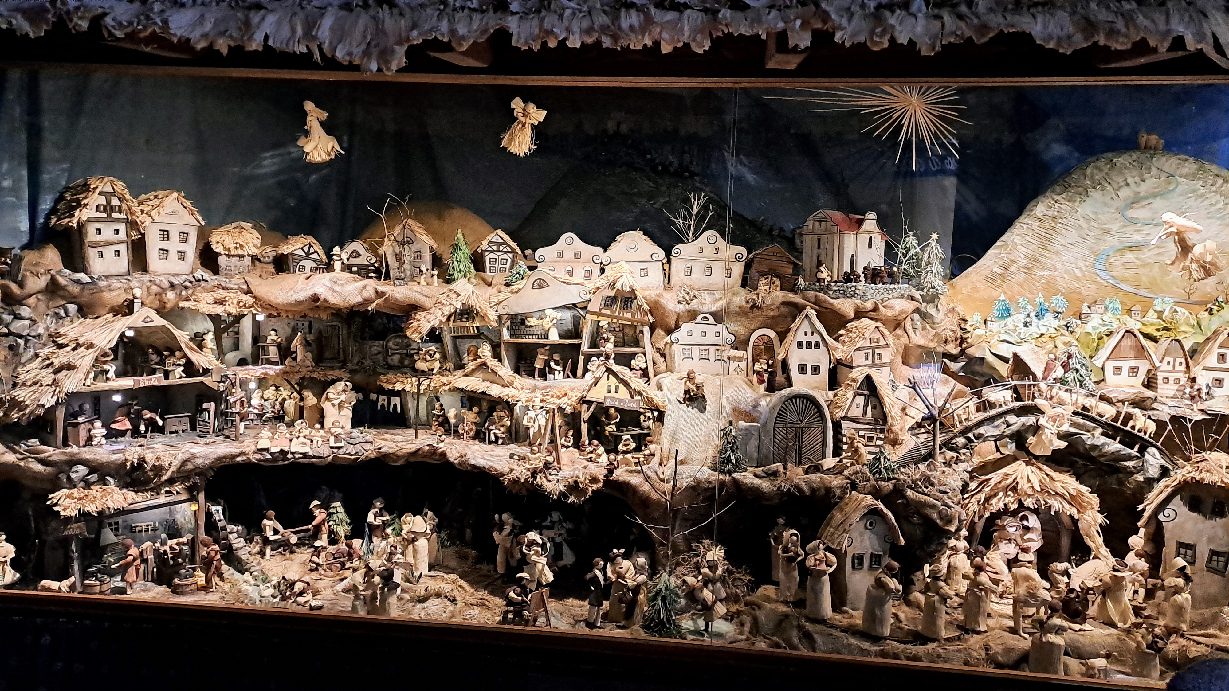 Galerie pohyblivých scén z kukuřičného šustí - Jiřina Šustrová foto 5