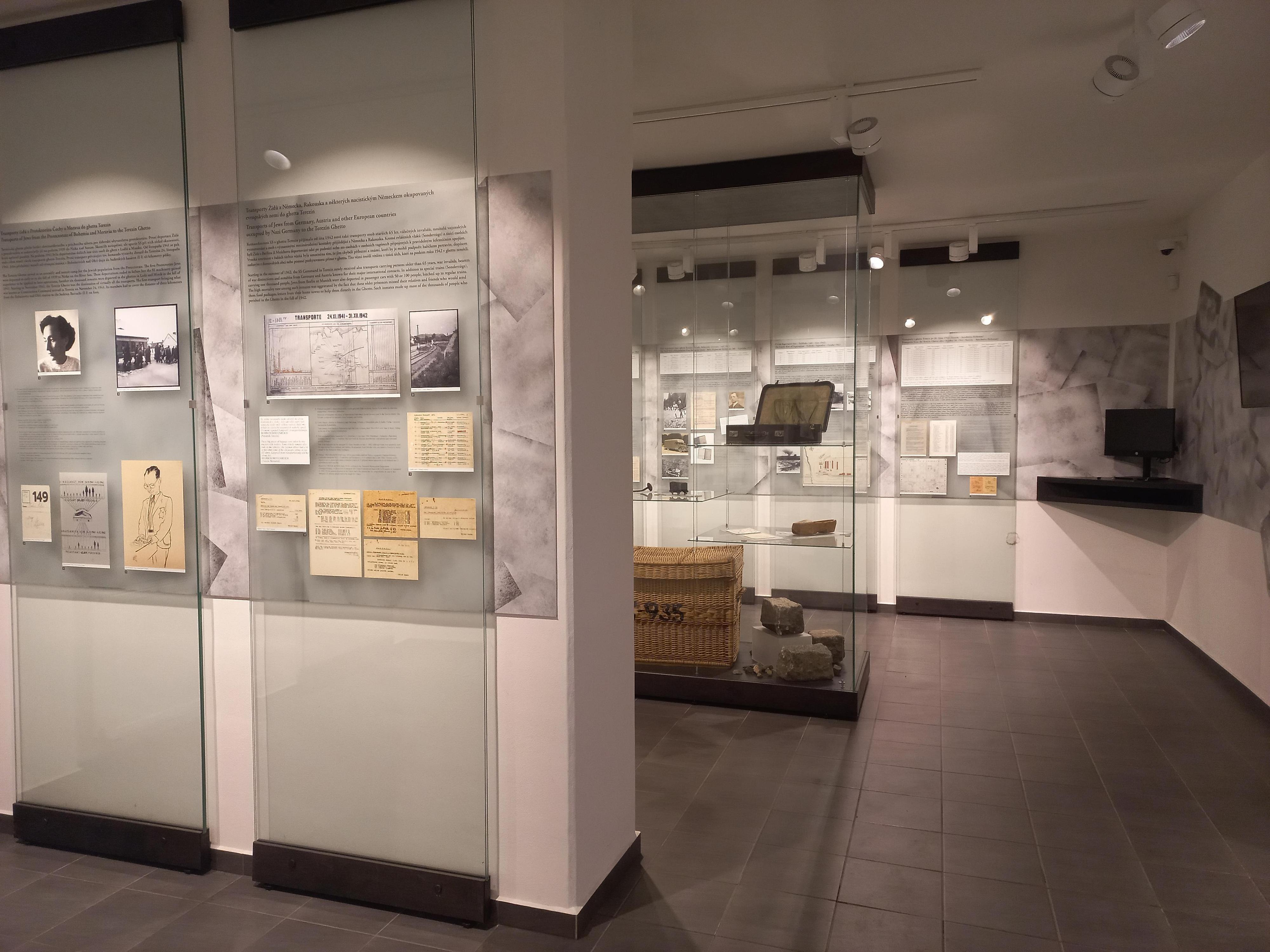 Památník Terezín - Terezínské transporty foto 4