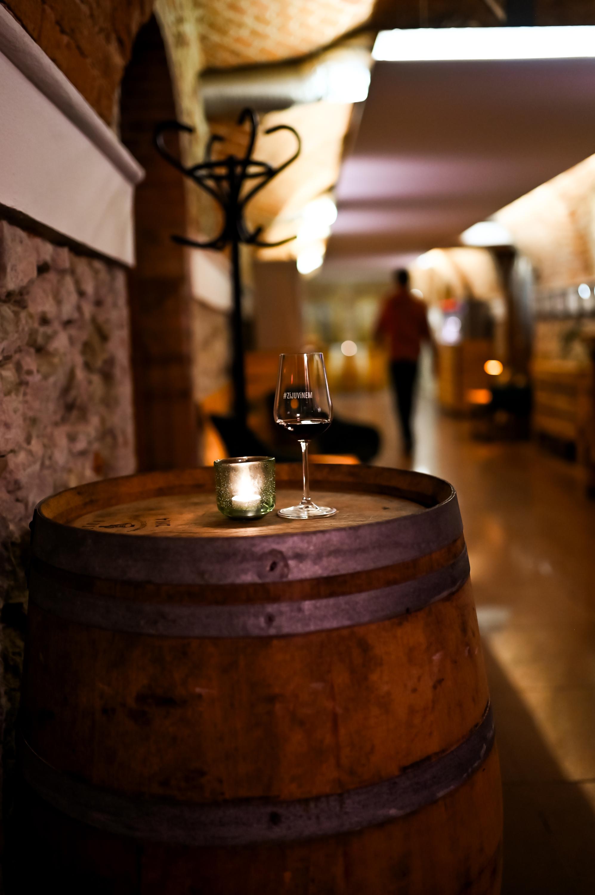 Klášterní vinný bar ZiJUViNEM foto 5