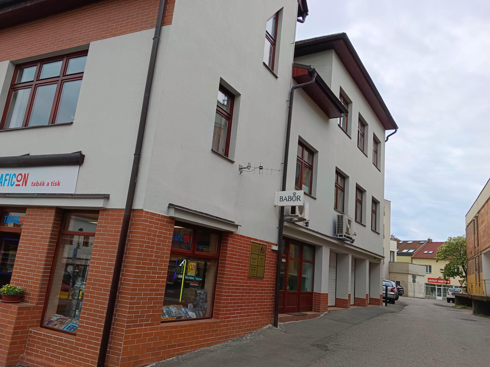 Advokát naproti obchodnímu domu foto 5