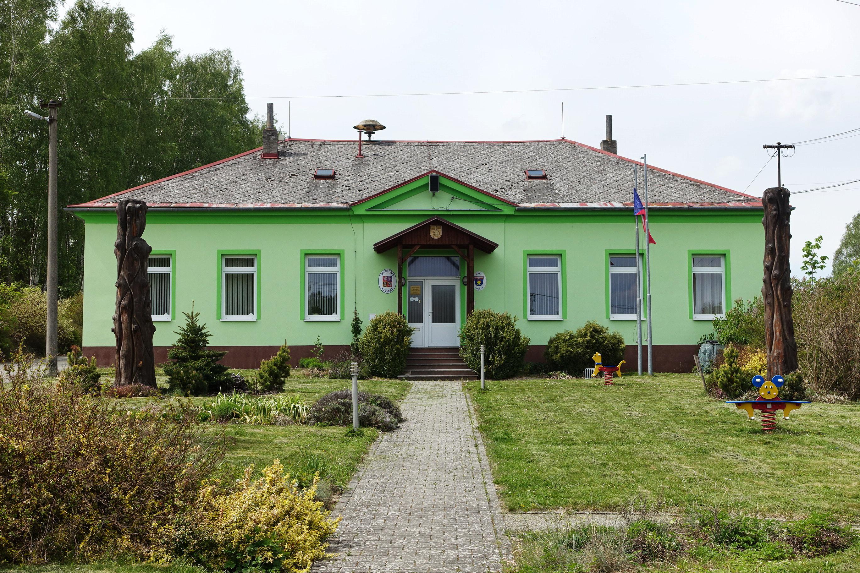 Lavičné - obecní úřad foto 2
