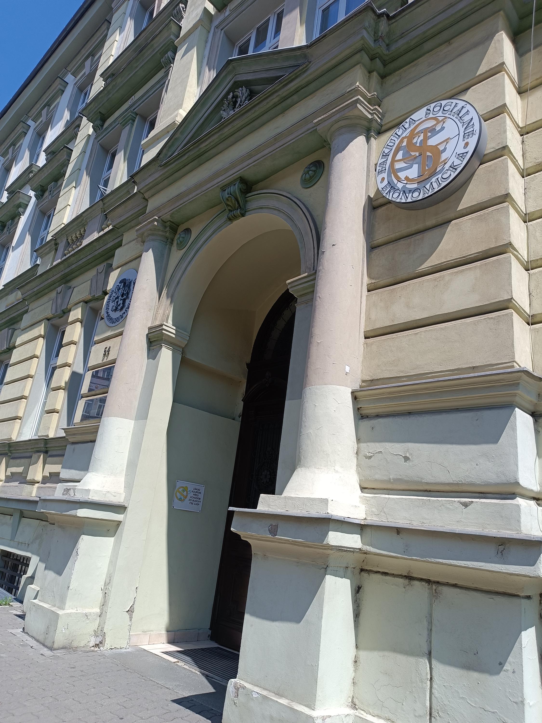 Univerzita Jana Evangelisty Purkyně - Fakulta sociálně ekonomická foto 2