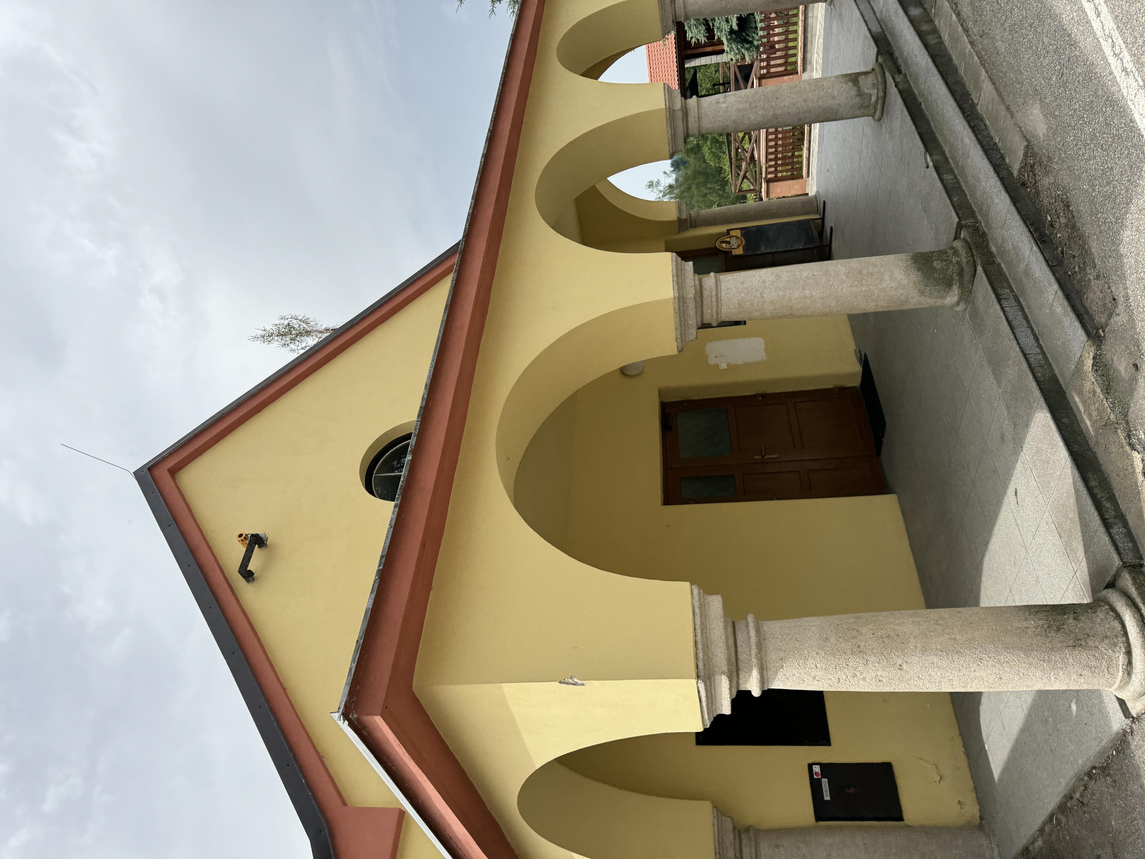 Ostrolovský Újezd - obecní úřad foto 2
