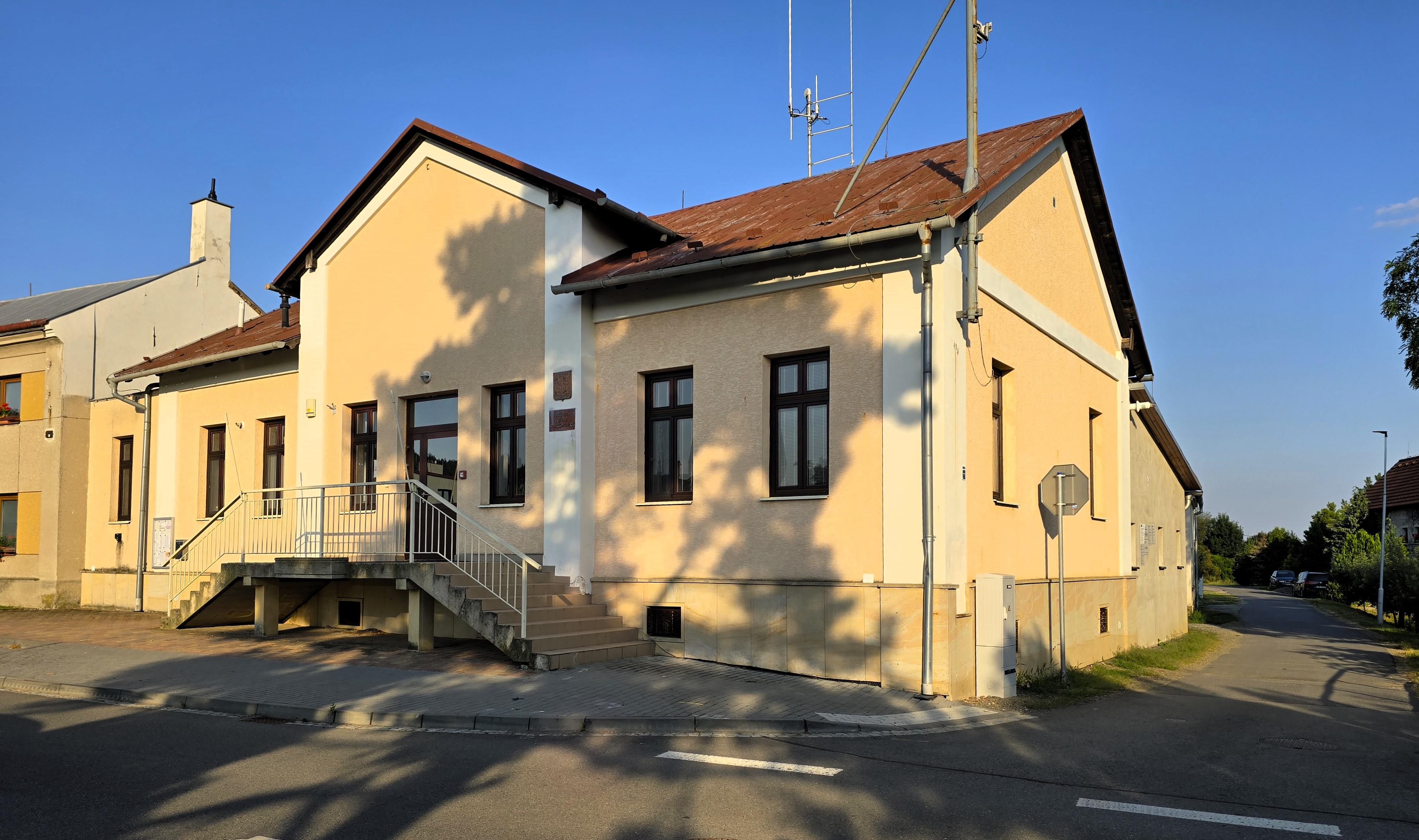 Stařechovice - obecní úřad foto 2