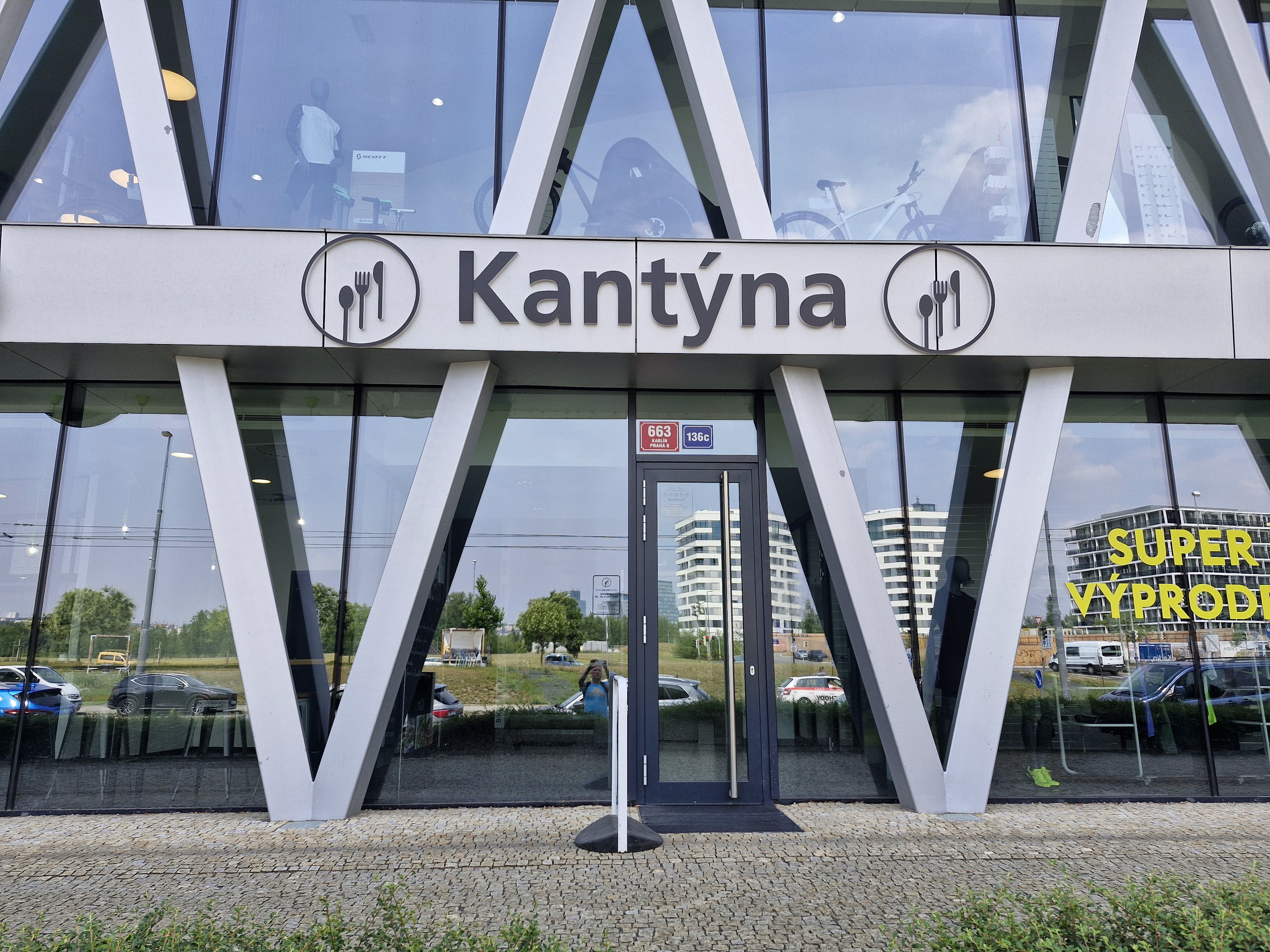 Futurama jídelna foto 2