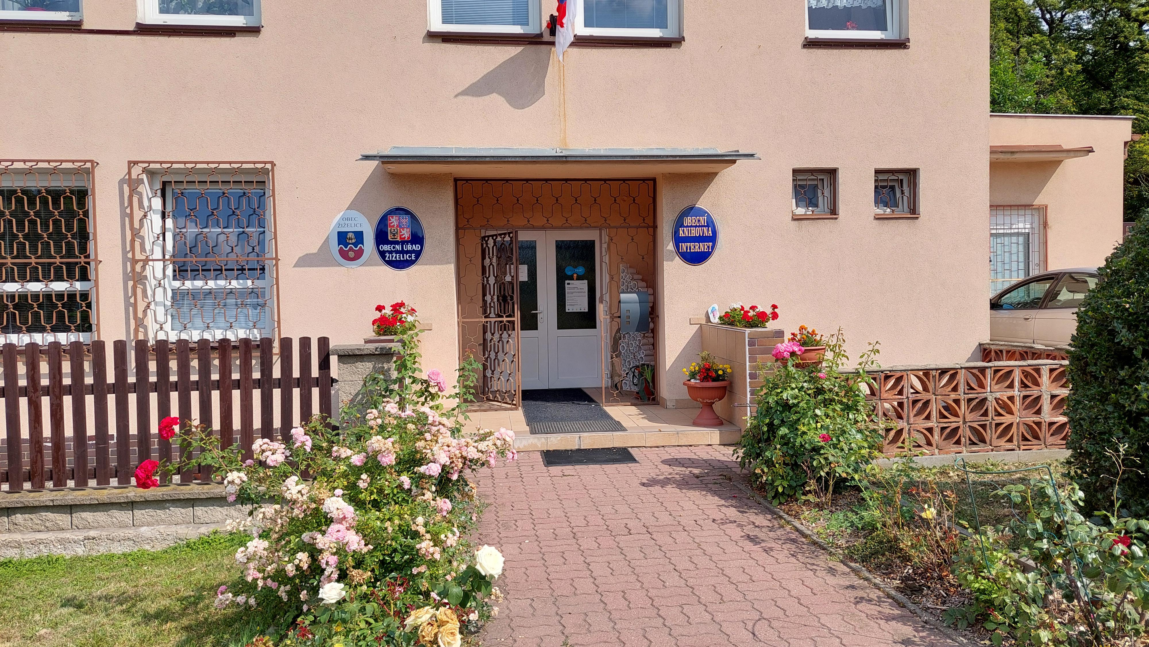 Obecní knihovna Žiželice foto 3