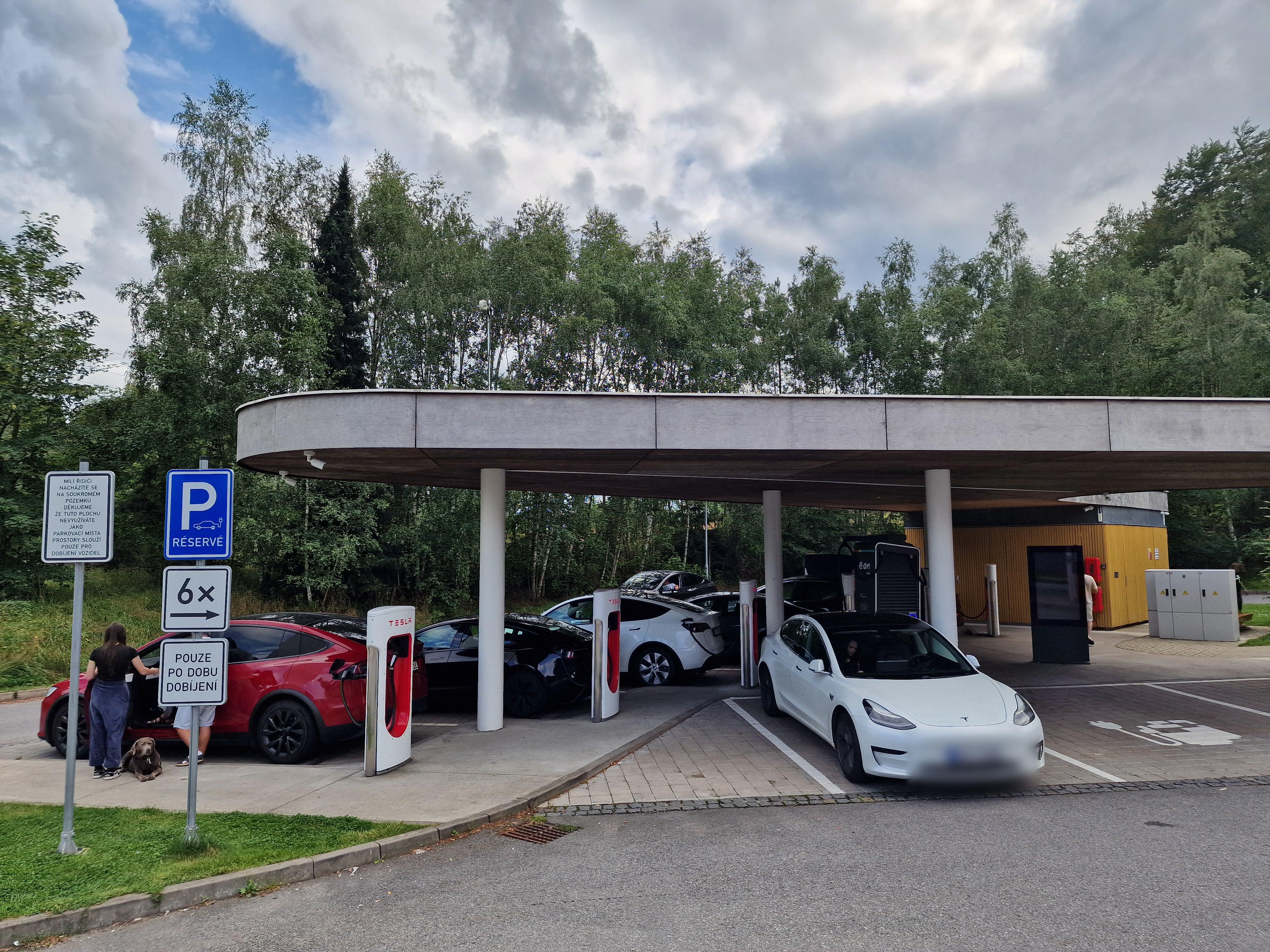 Nabíjecí stanice Tesla foto 3