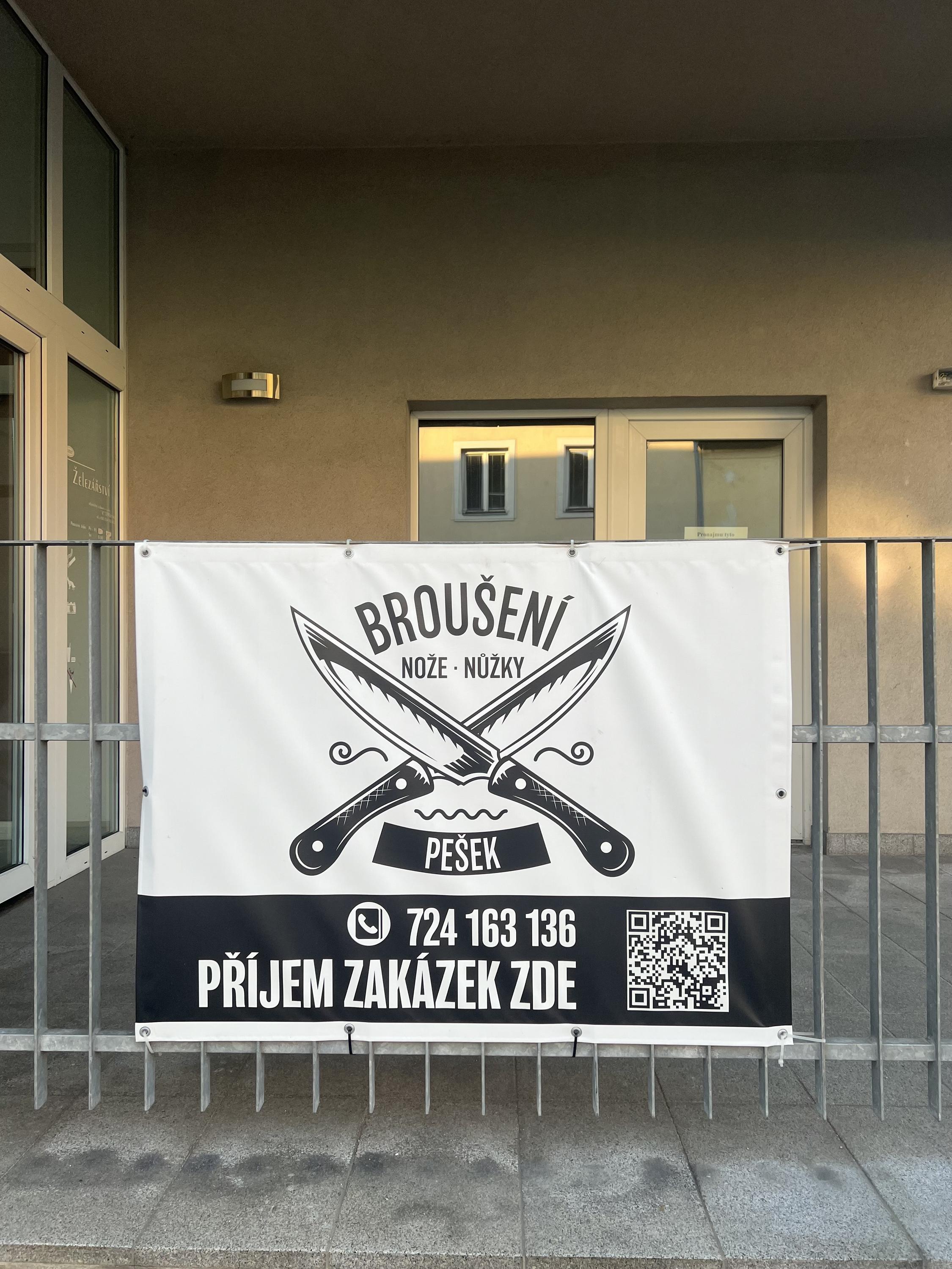 BROUŠENÍ NOŽŮ A NŮŽEK PEŠEK foto 2