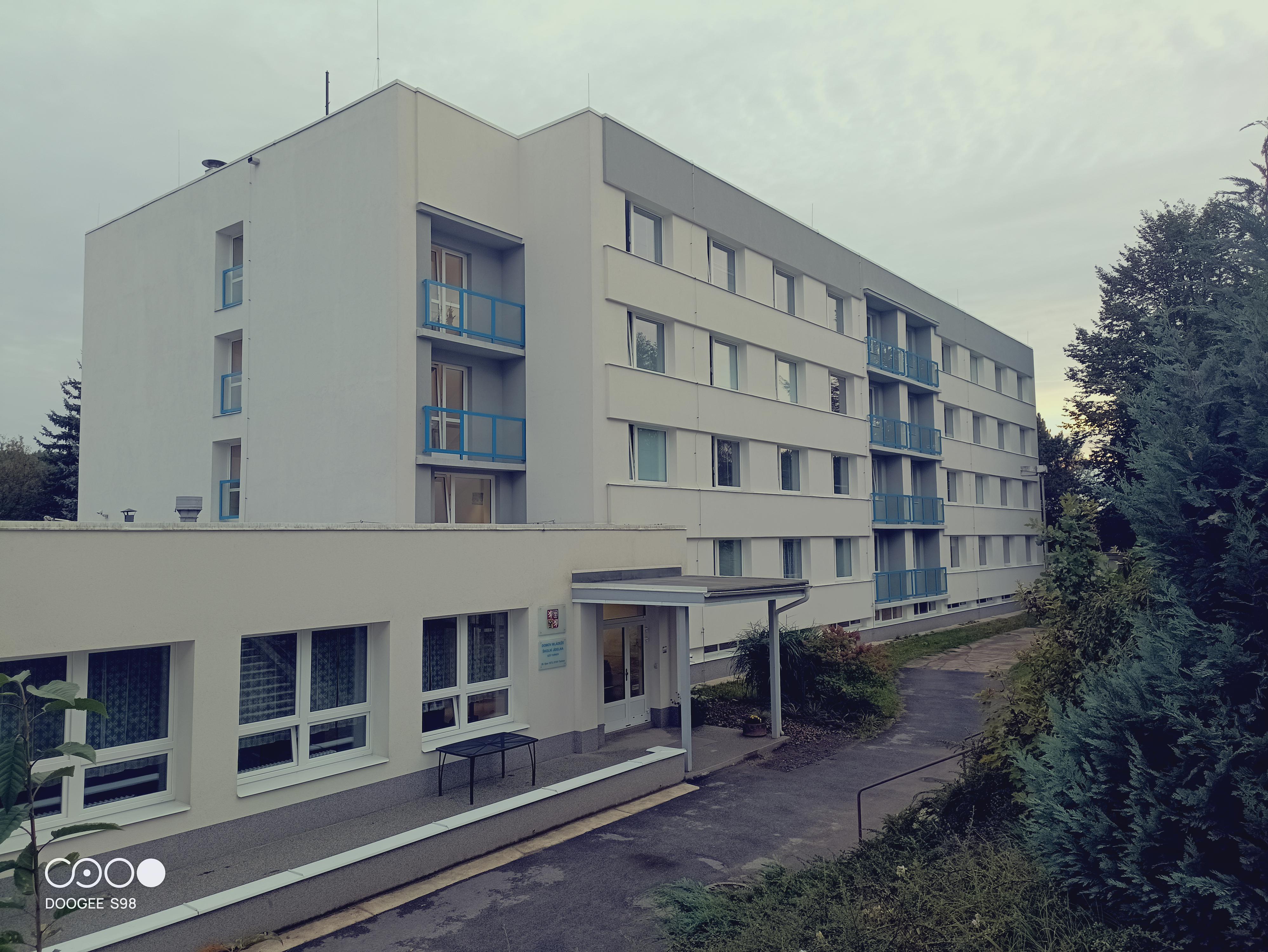 Střední zdravotnická škola Turnov - Školní jídelna foto 2