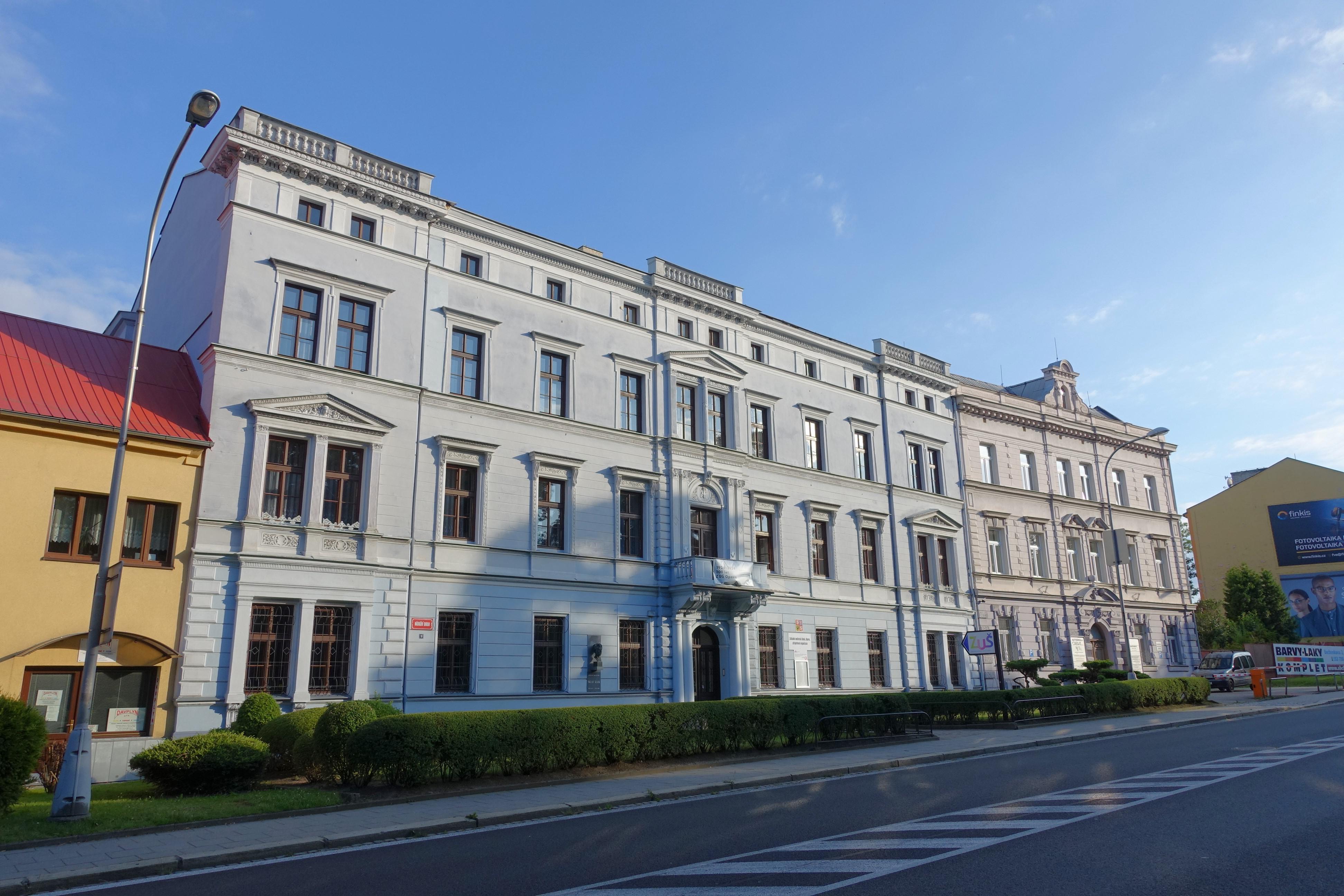 ZUŠ Opava - Hudební obor a ředitelství foto 2