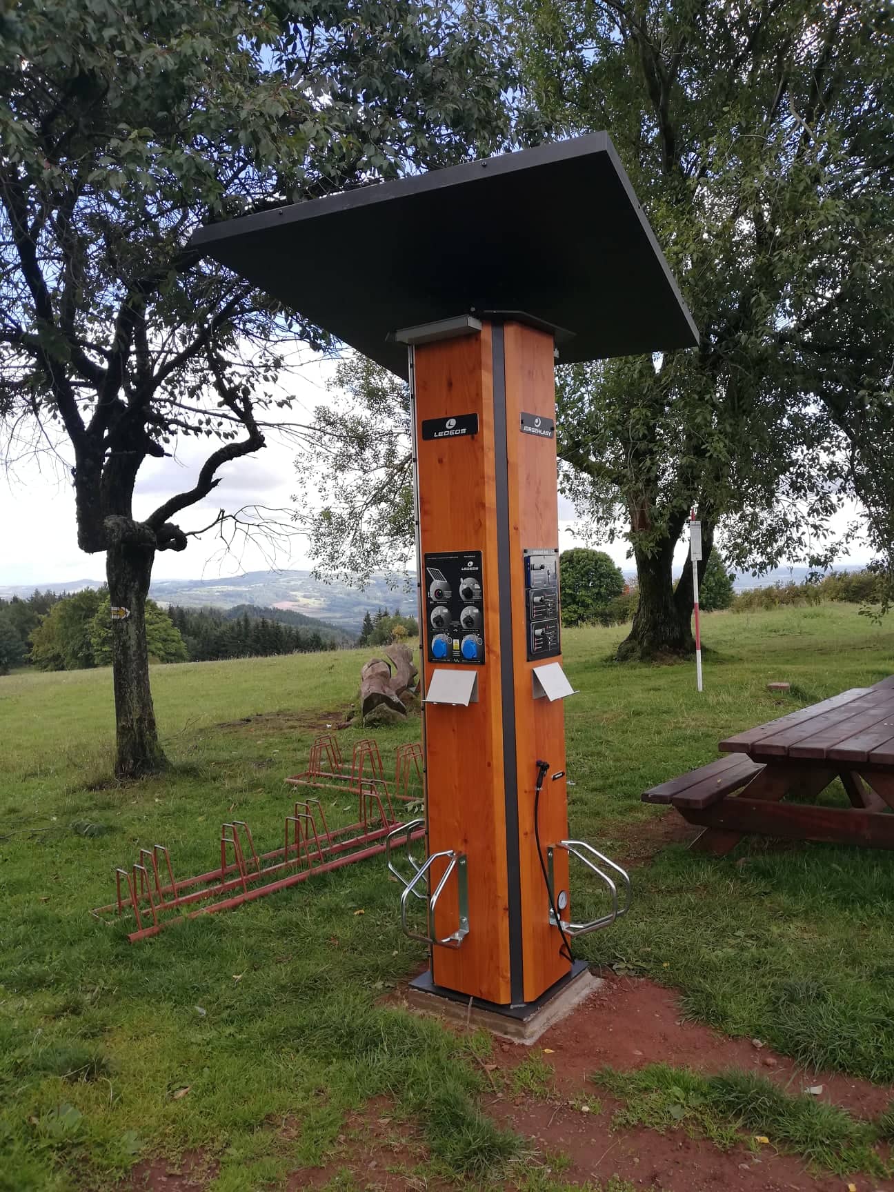 Multifunkční nabíjecí stanice TIP SPOT foto 5