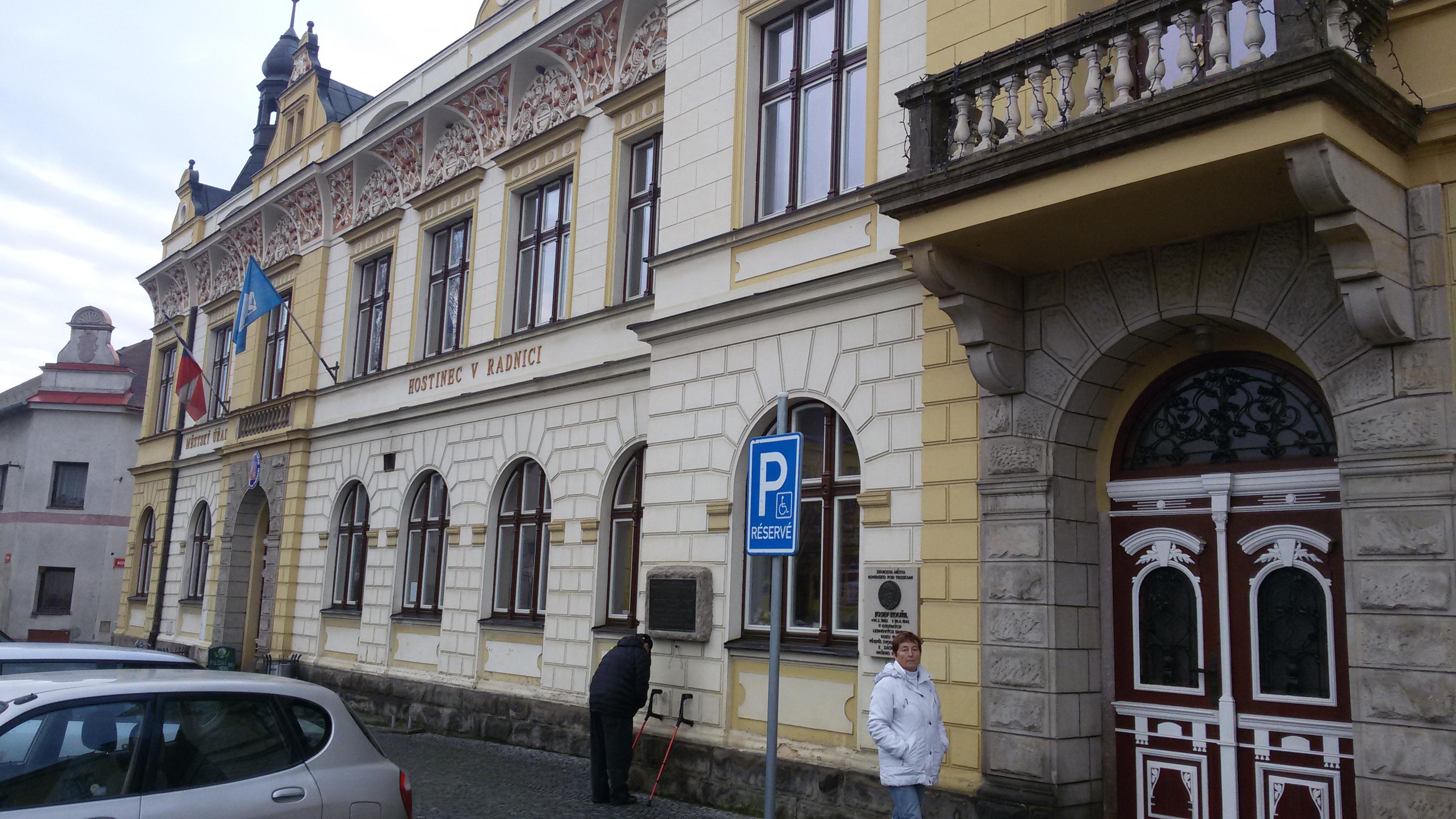 Rovensko pod Troskami - městský úřad foto 6