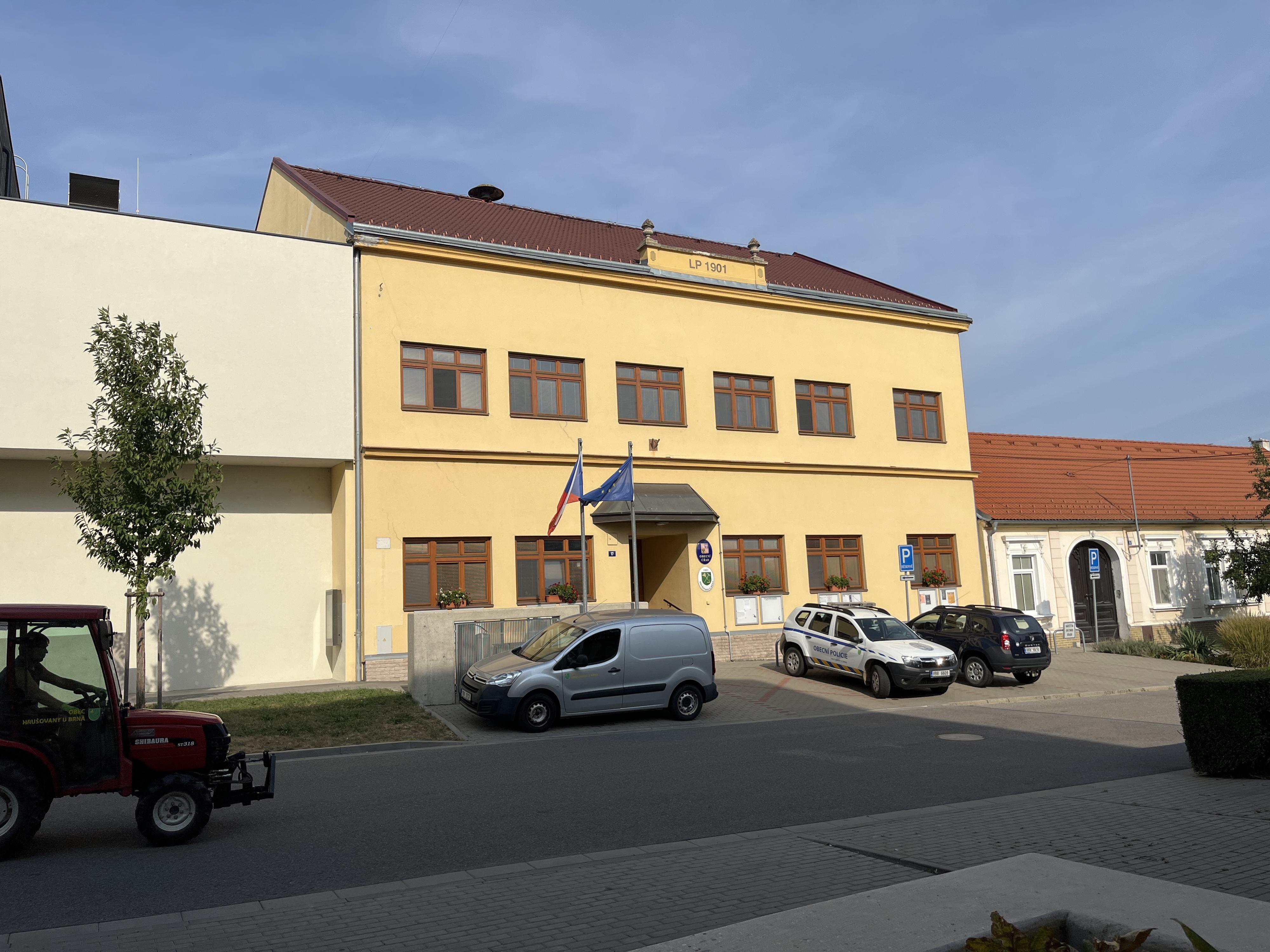 Hrušovany u Brna - obecní úřad foto 3