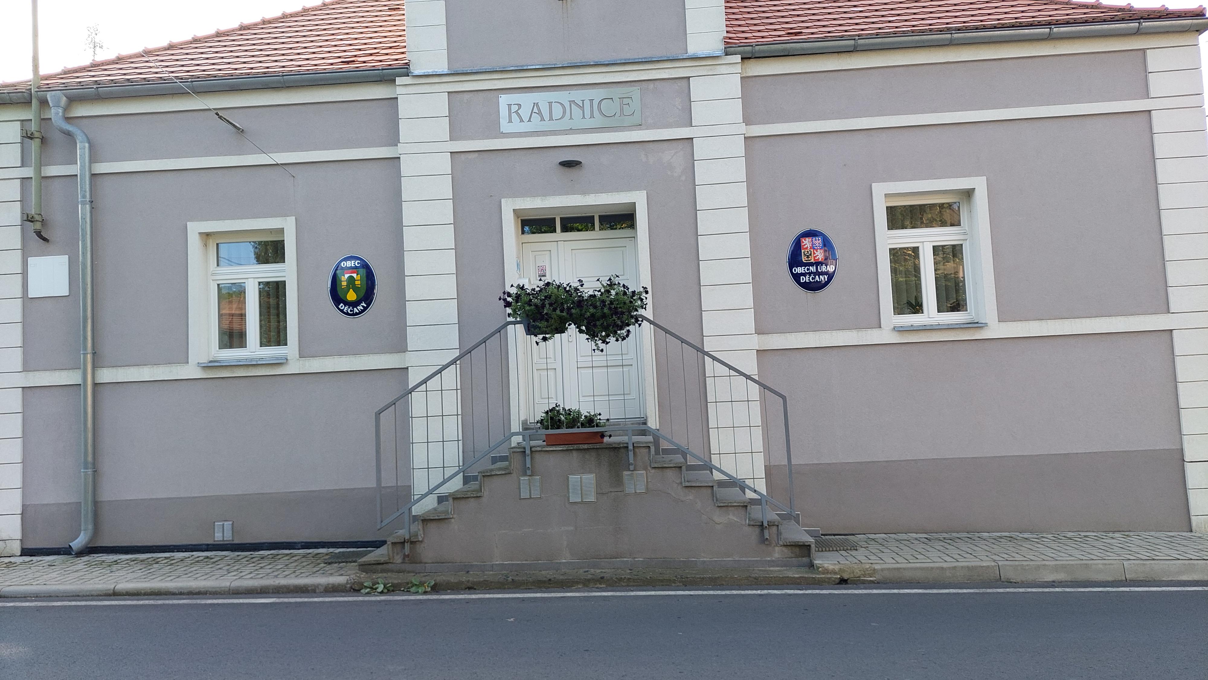 Děčany - obecní úřad foto 3