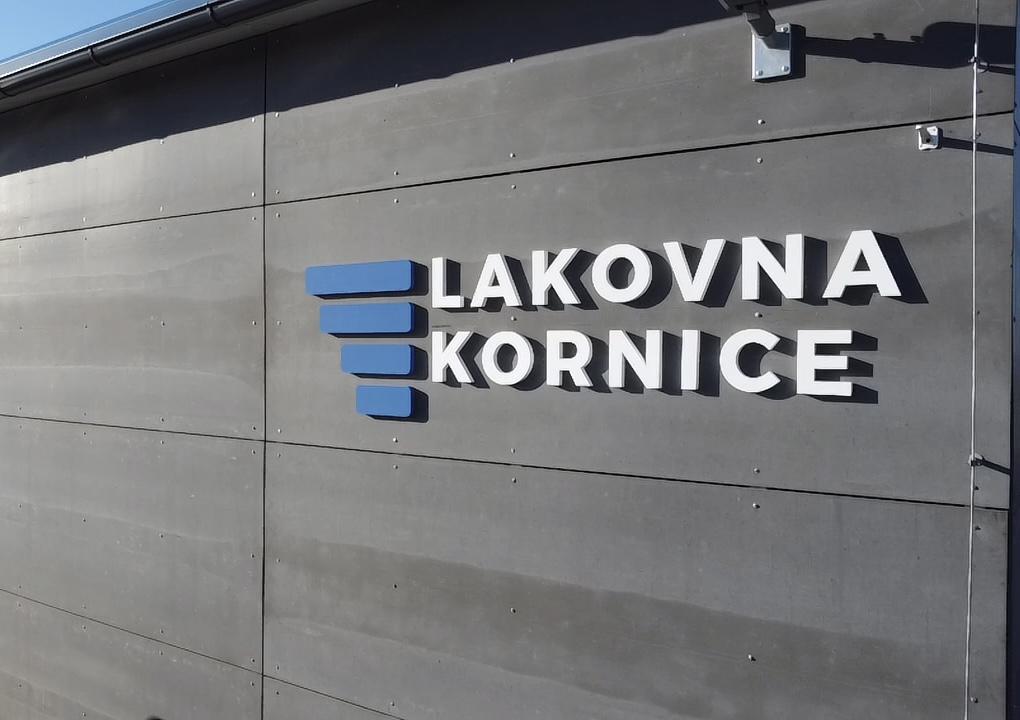 Lakovna Kornice foto 1