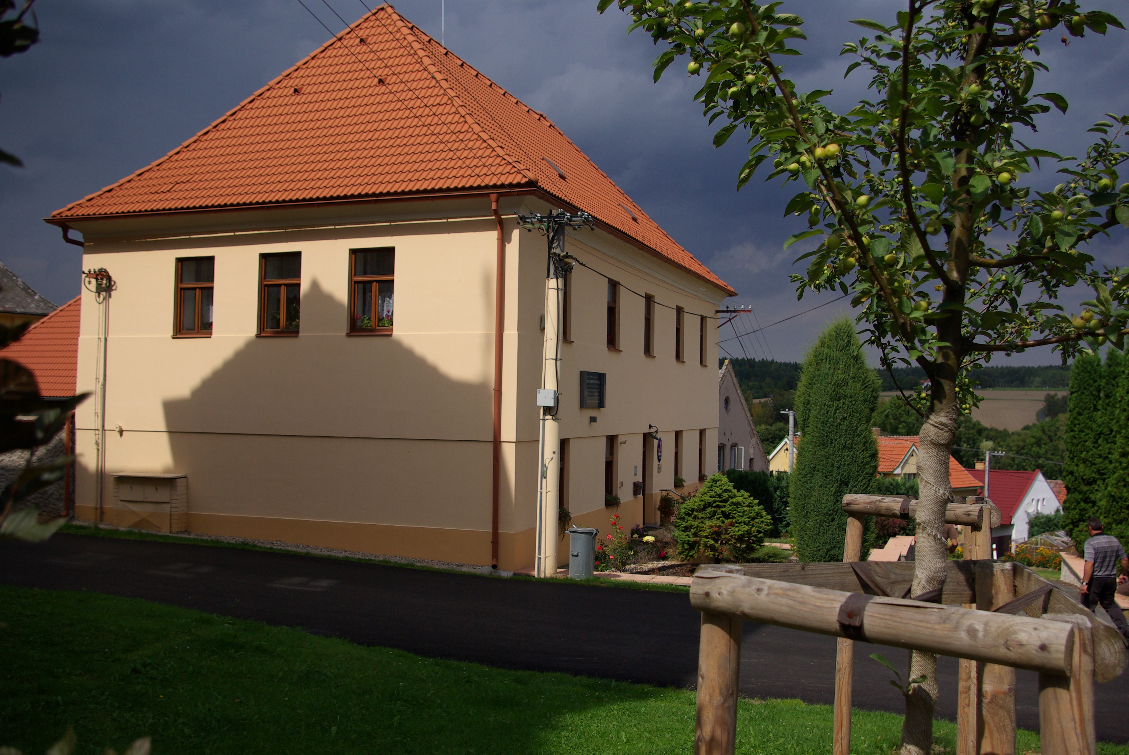 Čestín - obecní úřad foto 2
