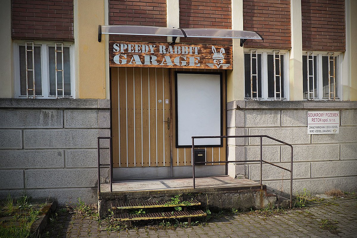 Speedy Rabbit Garage