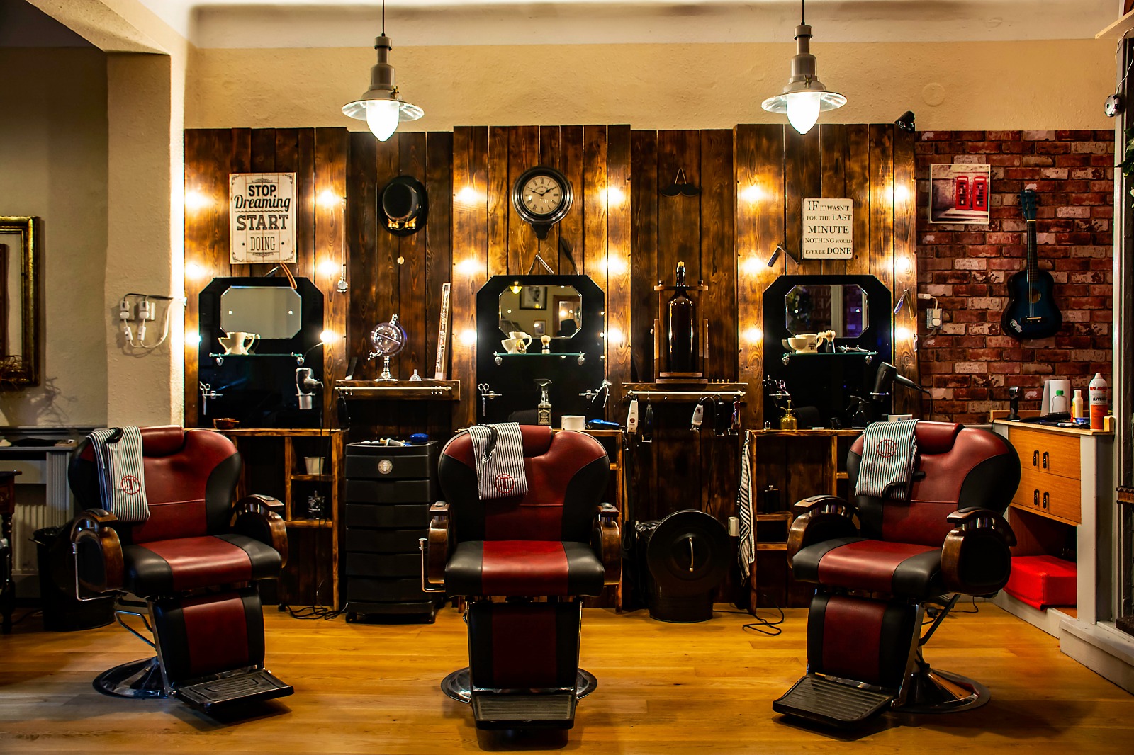 Mr. T Barber Small England, s.r.o.