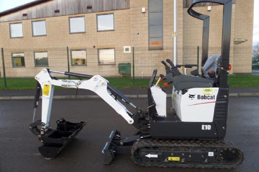 Pronájem minirypadla BobCat E10z