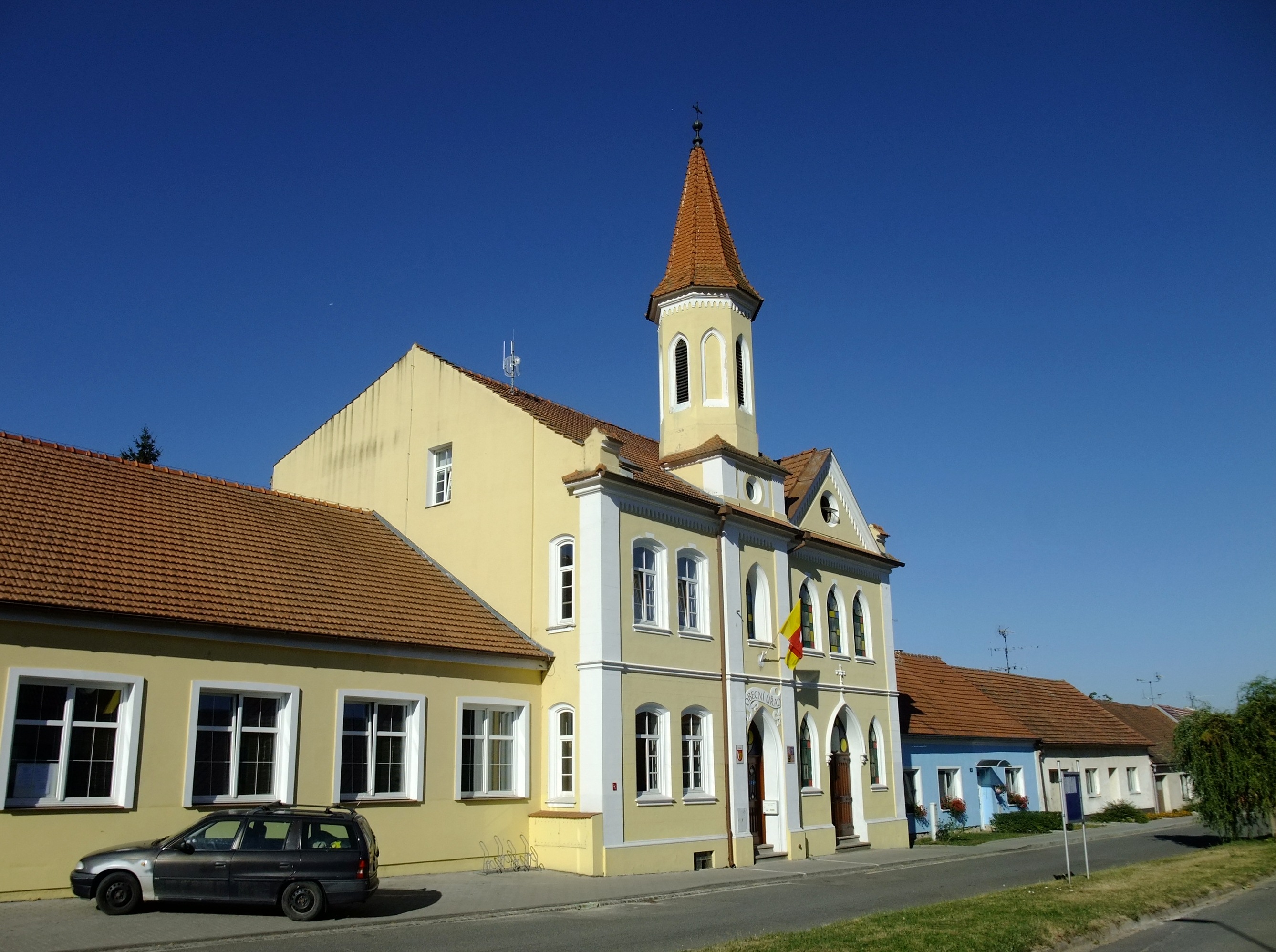 Perná - obecní úřad foto 2