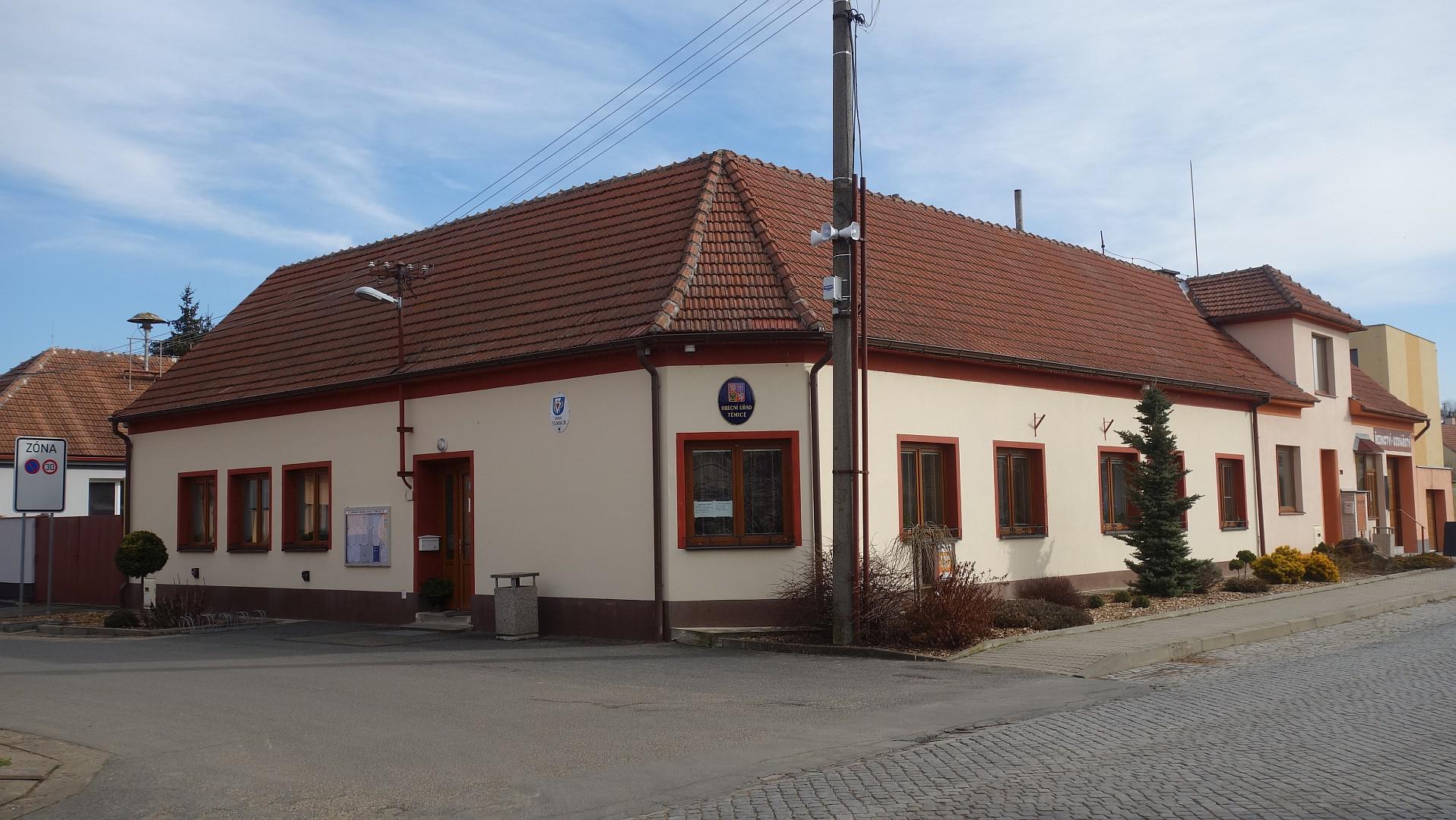 Těmice - obecní úřad foto 2