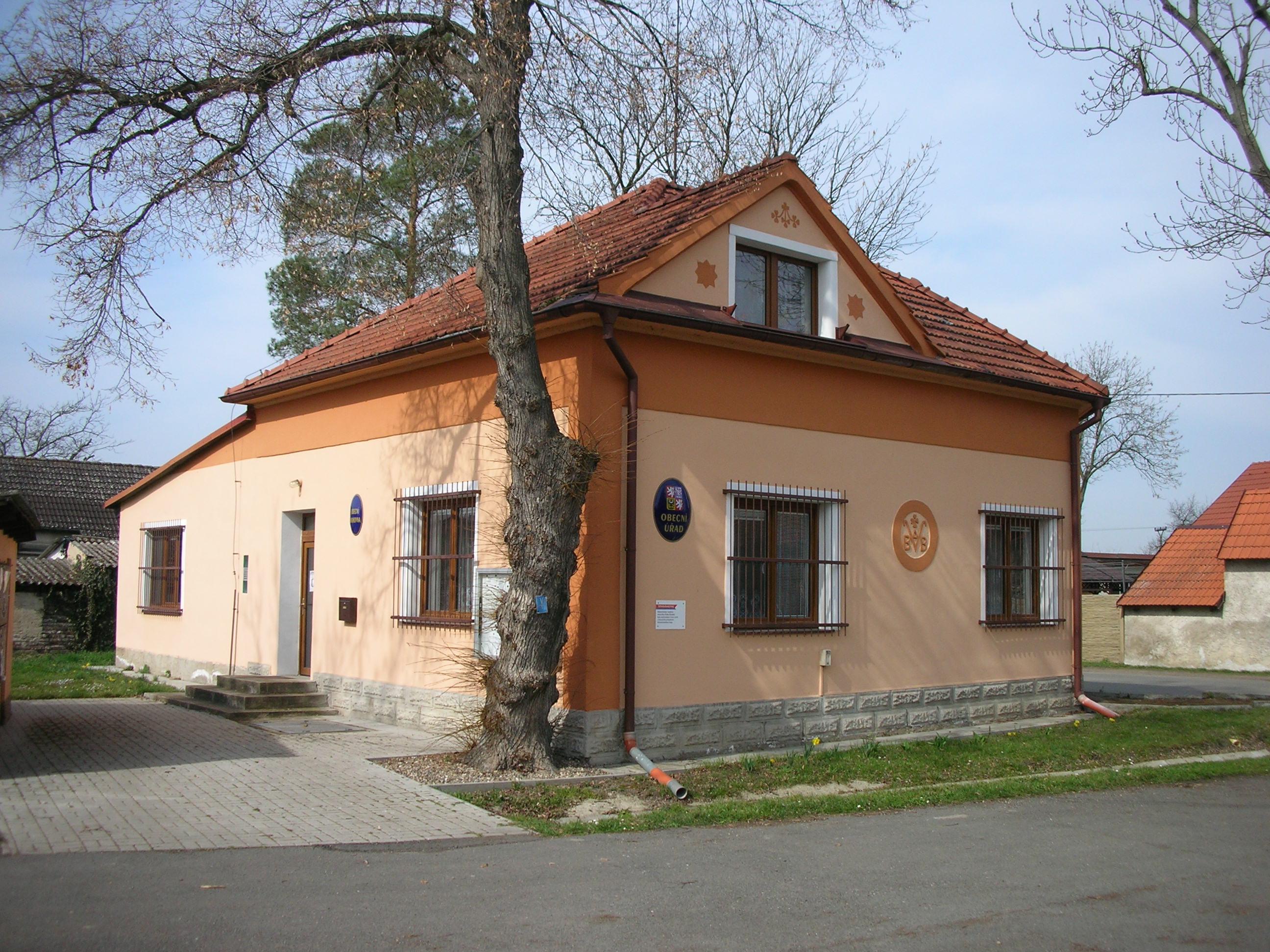 Újezdec - obecní úřad foto 2
