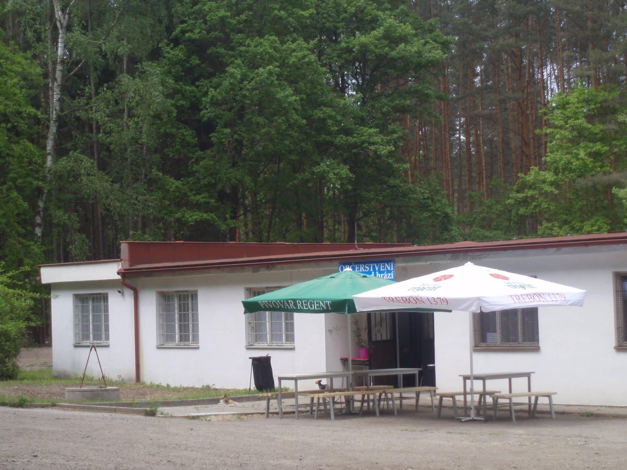 Občerstvení pod hrází