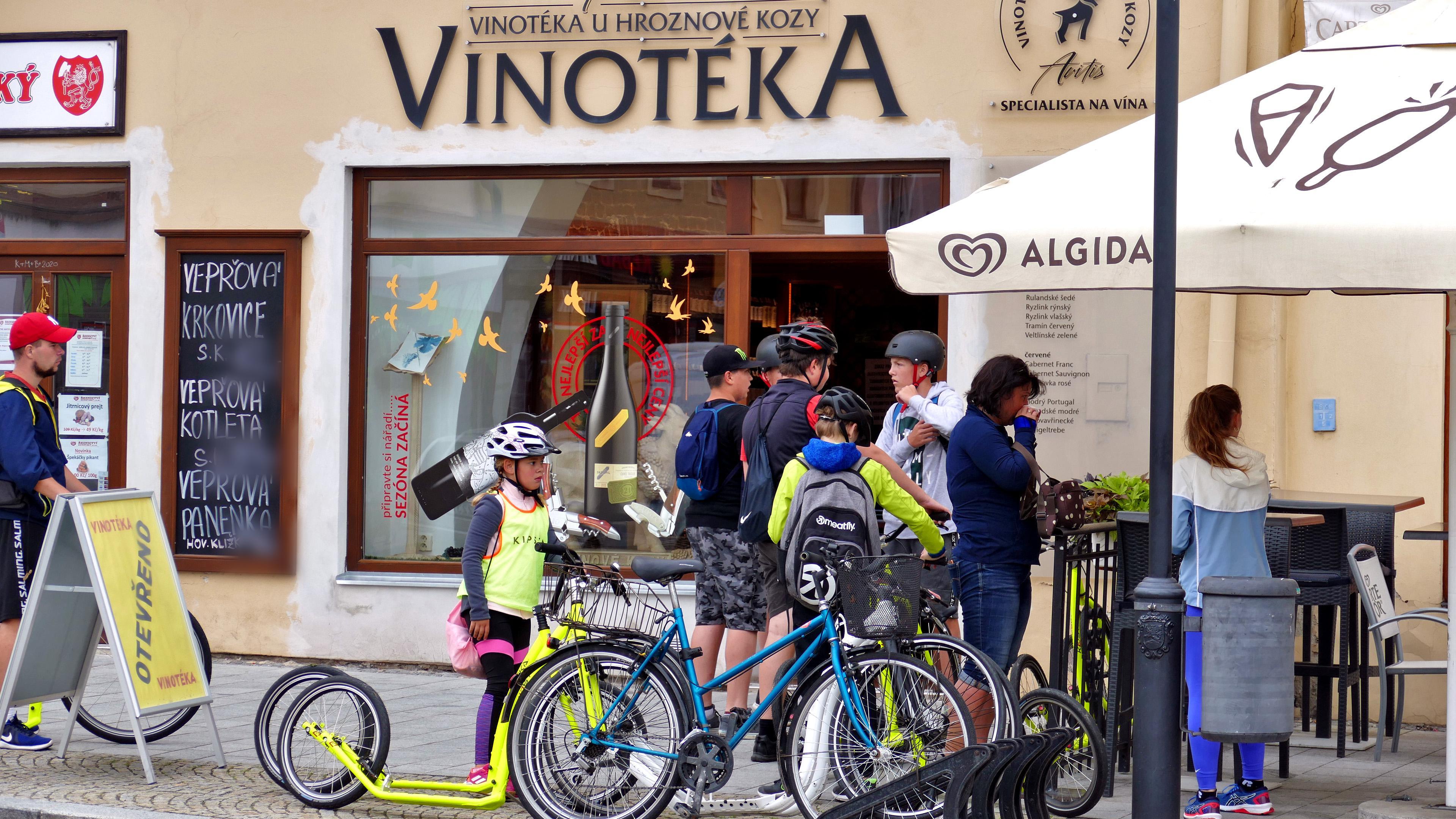 VINOTÉKA U HROZNOVÉ KOZY foto 3