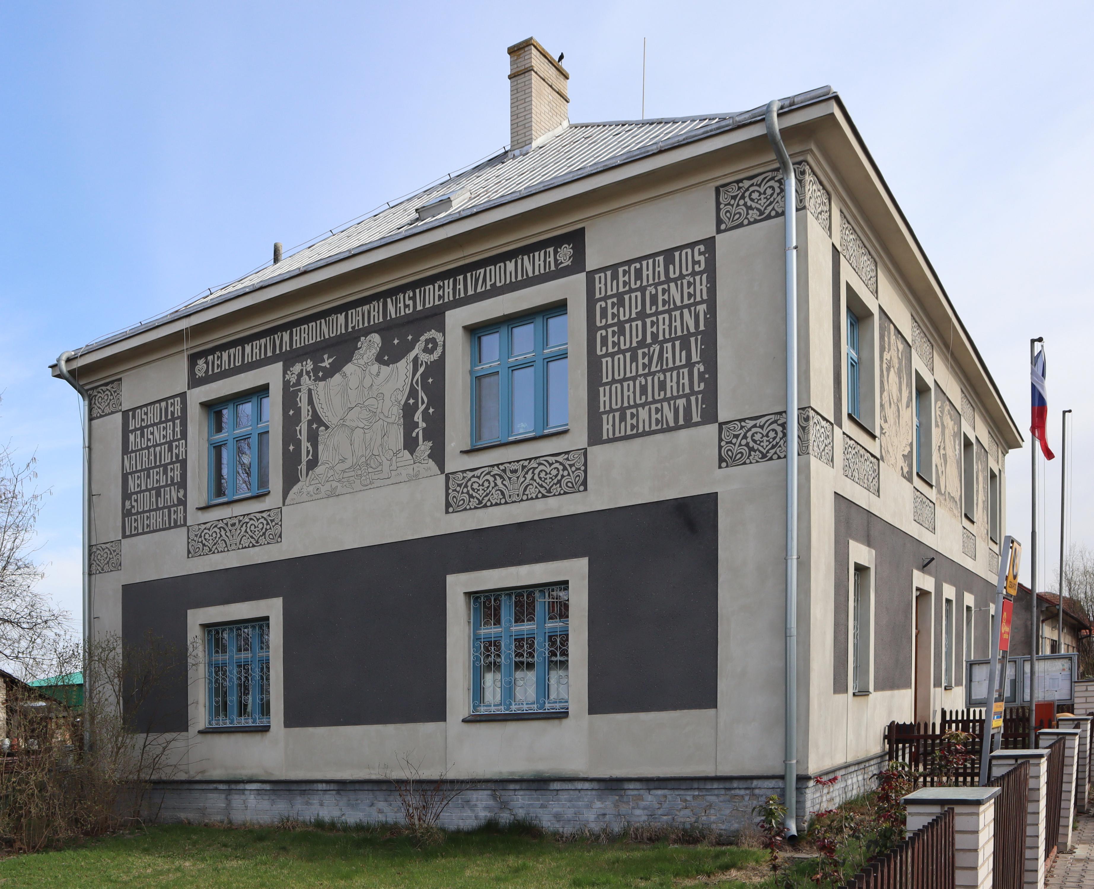 Uhersko - obecní úřad foto 3