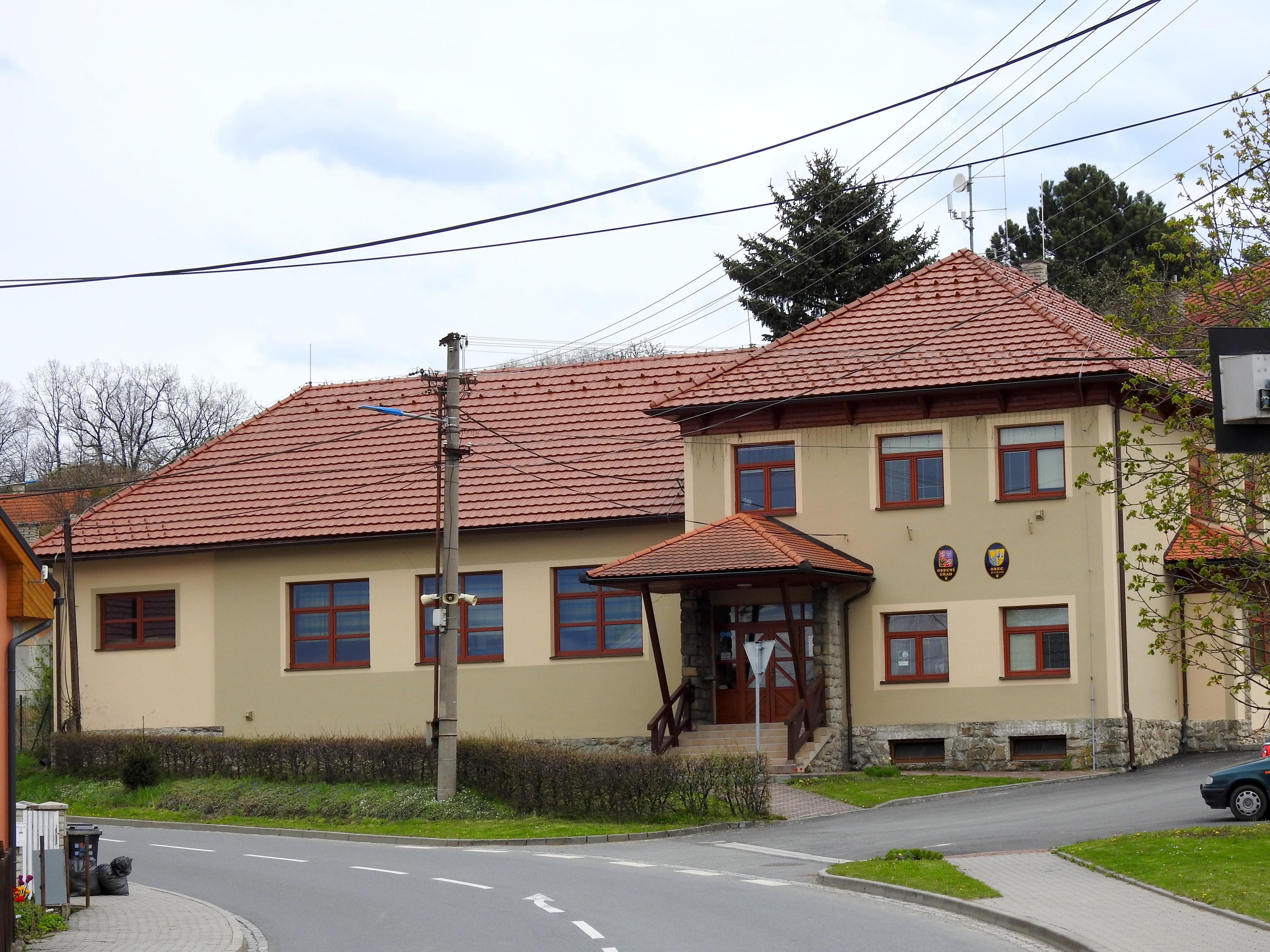 Jestřabí - obecní úřad foto 2