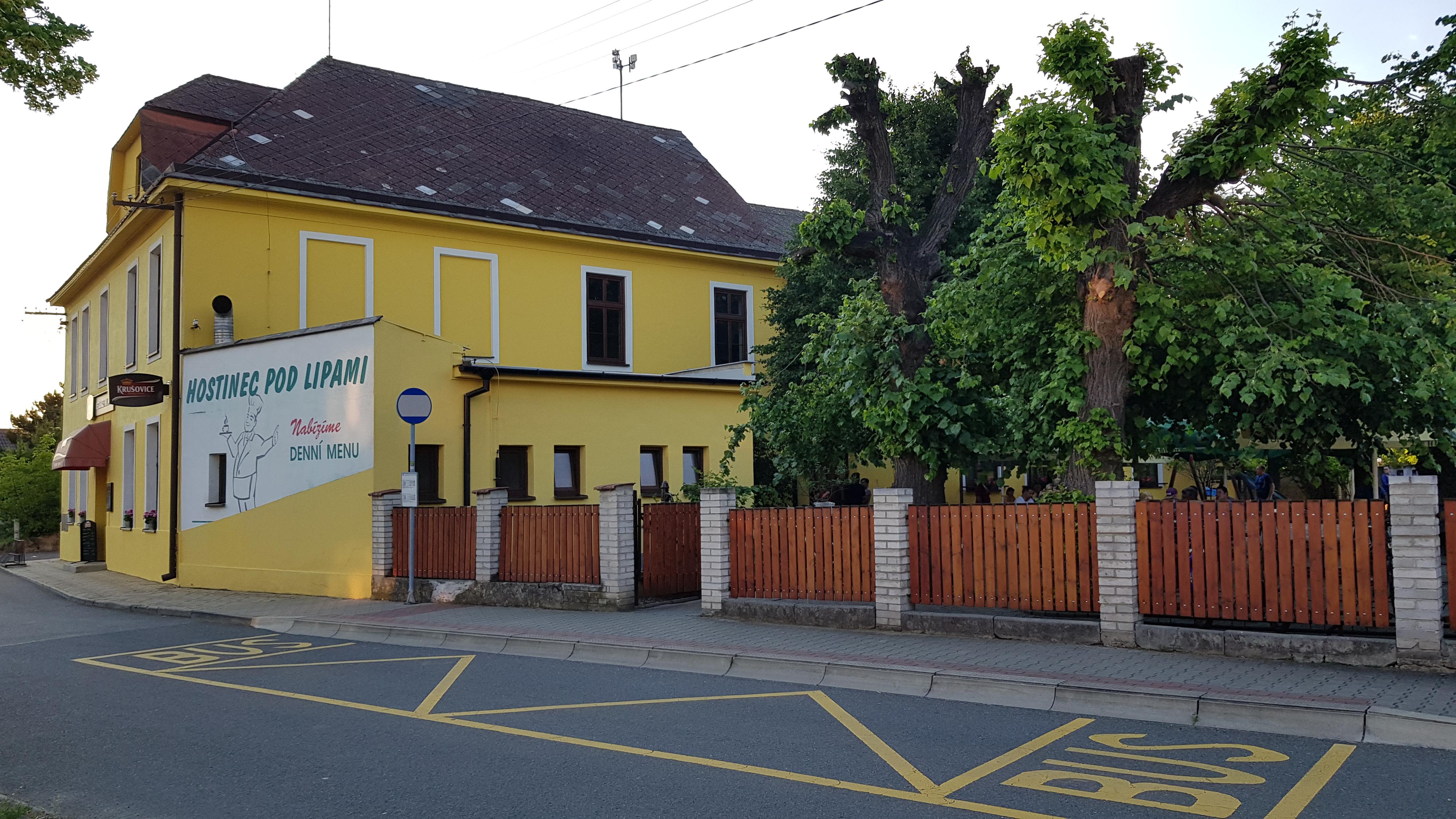 Restaurace a sál Pod lipami foto 3