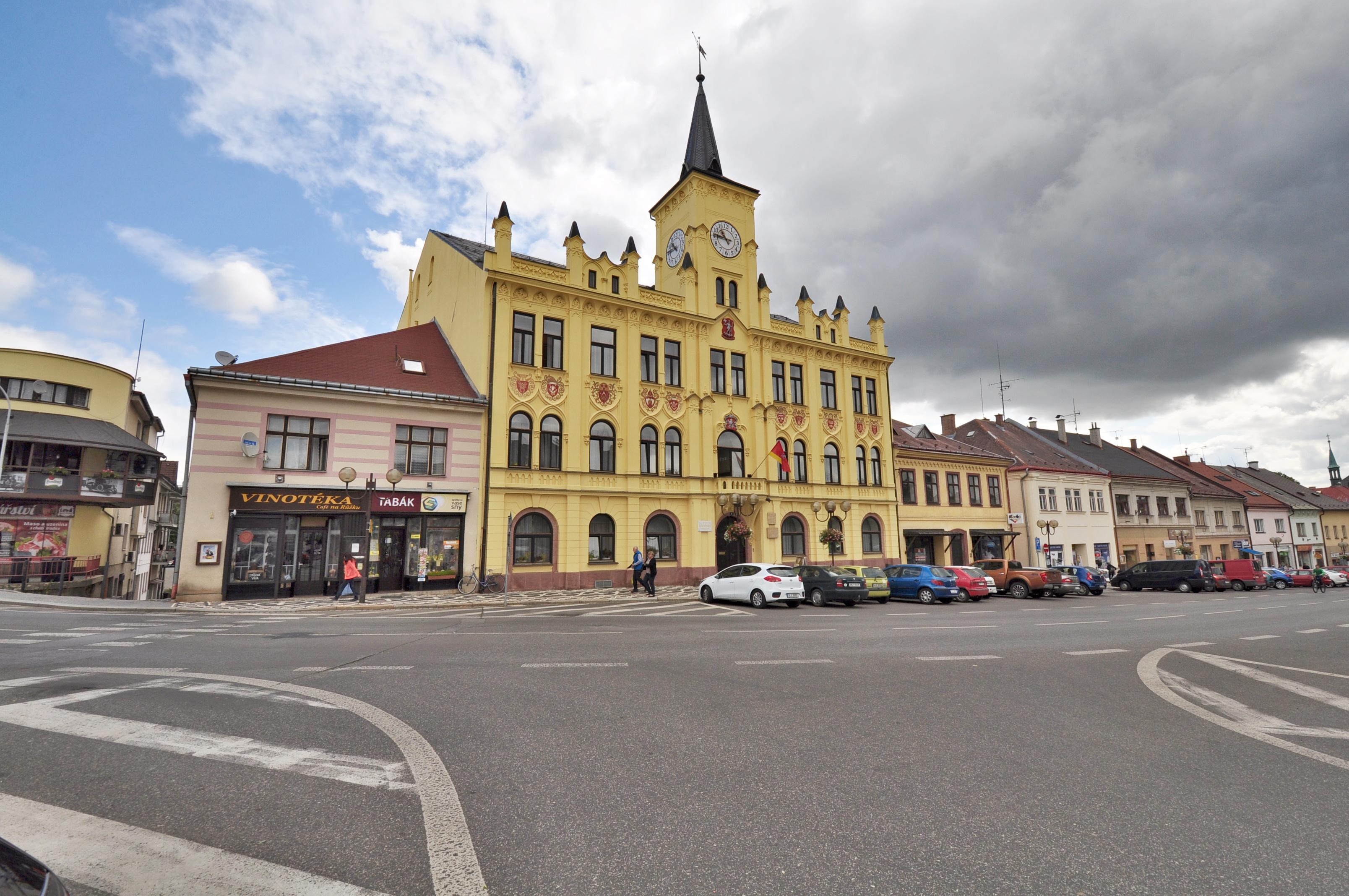 Lomnice nad Popelkou - městský úřad foto 5