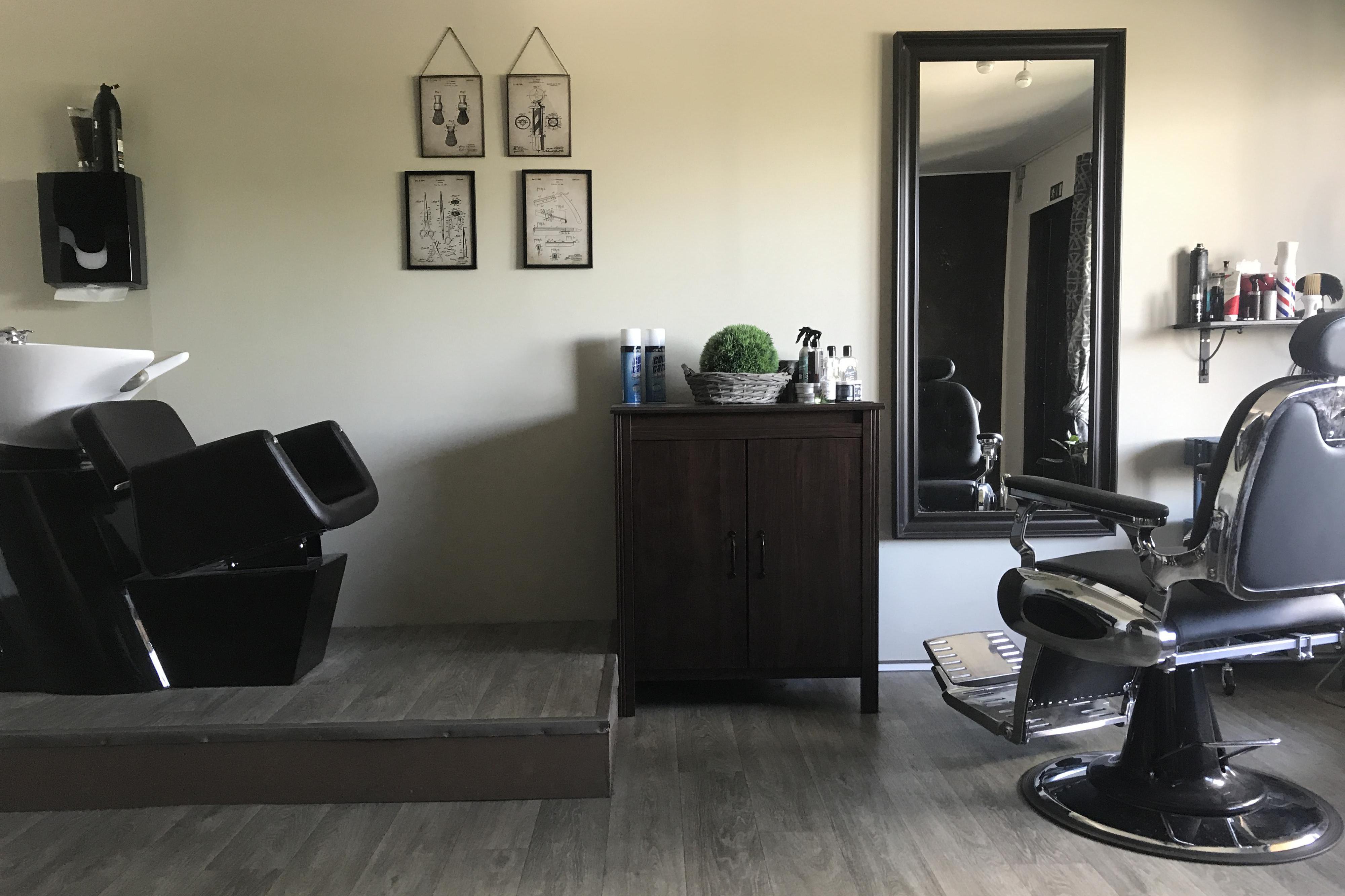 HOLLY Pánský salon