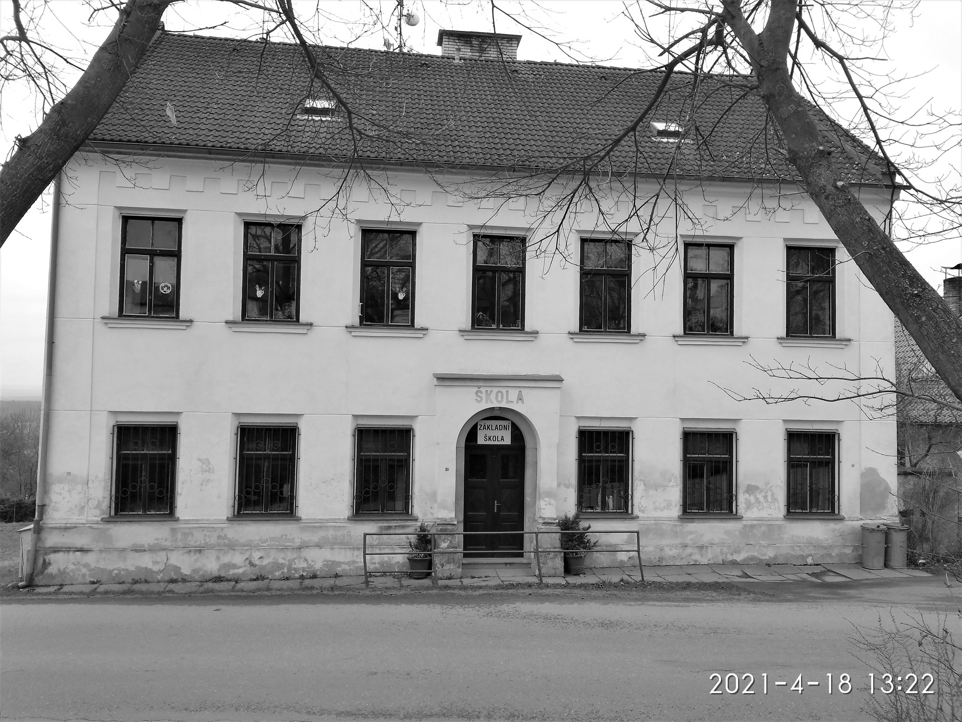 Dětský domov, Základní škola a Školní jídelna, Radenín