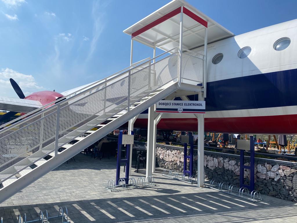 Nabíjecí stanice Občerstvení letadlo foto 3