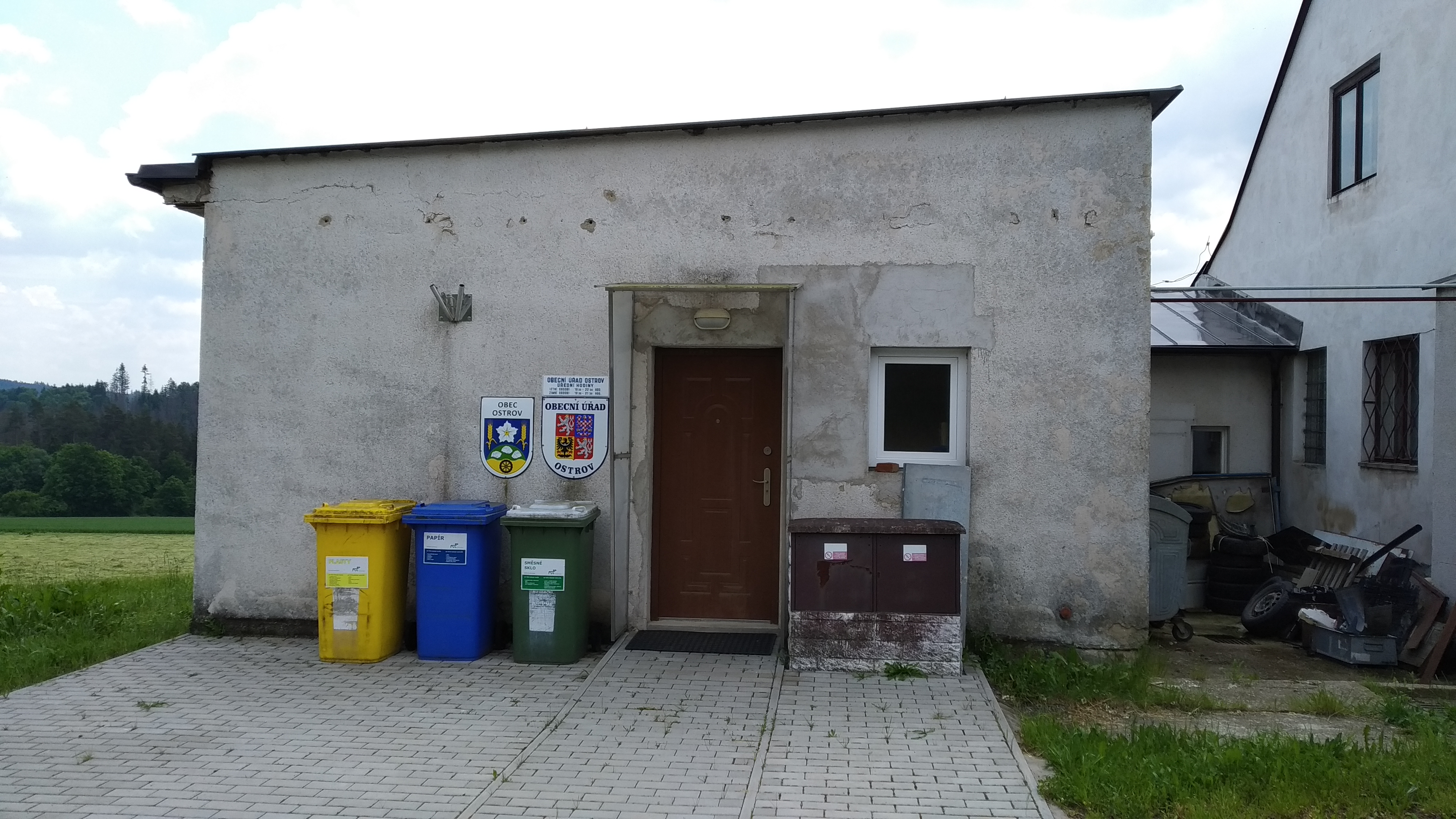 Ostrov - obecní úřad foto 3