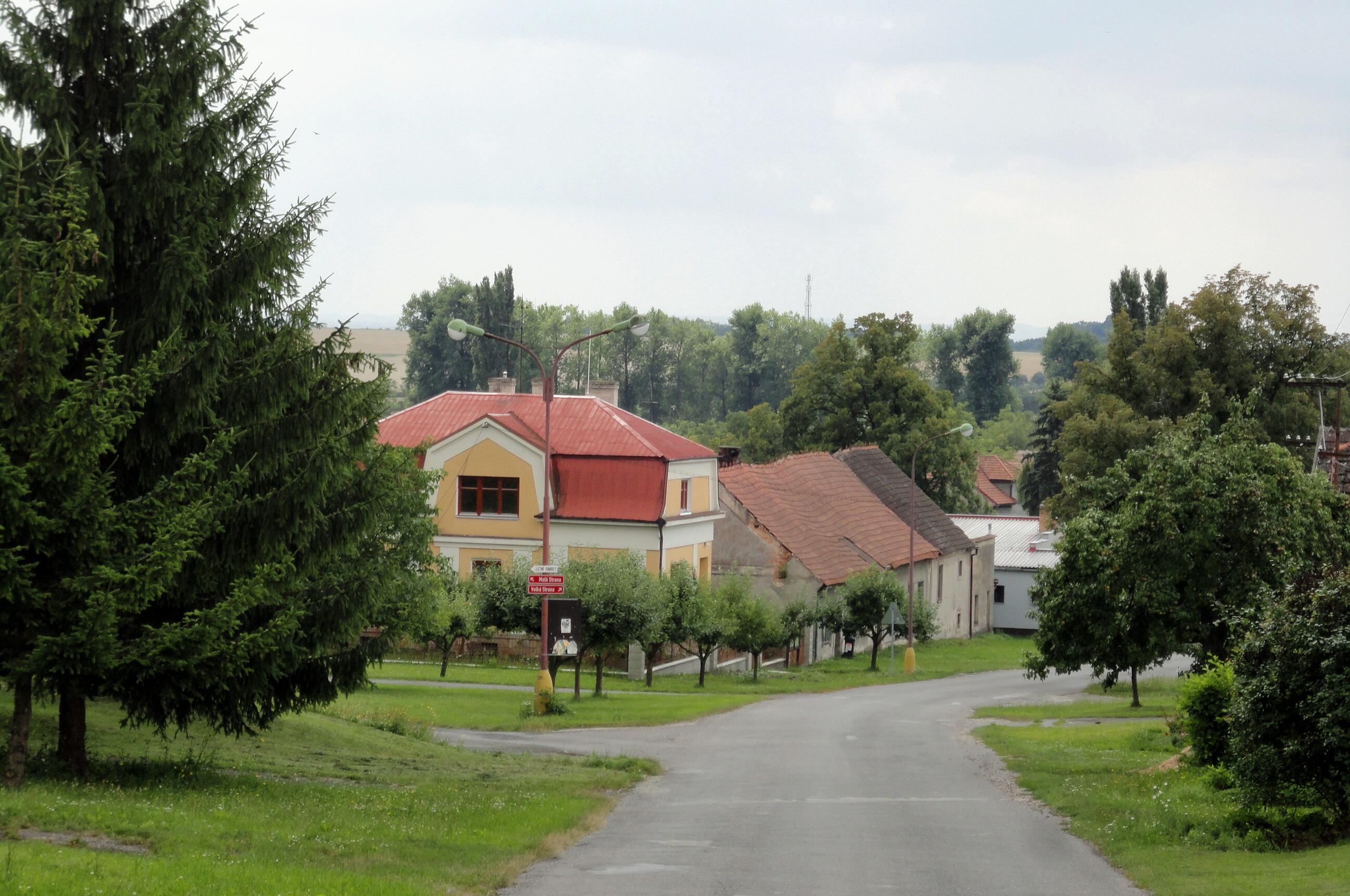 Vrbice - obecní úřad foto 2