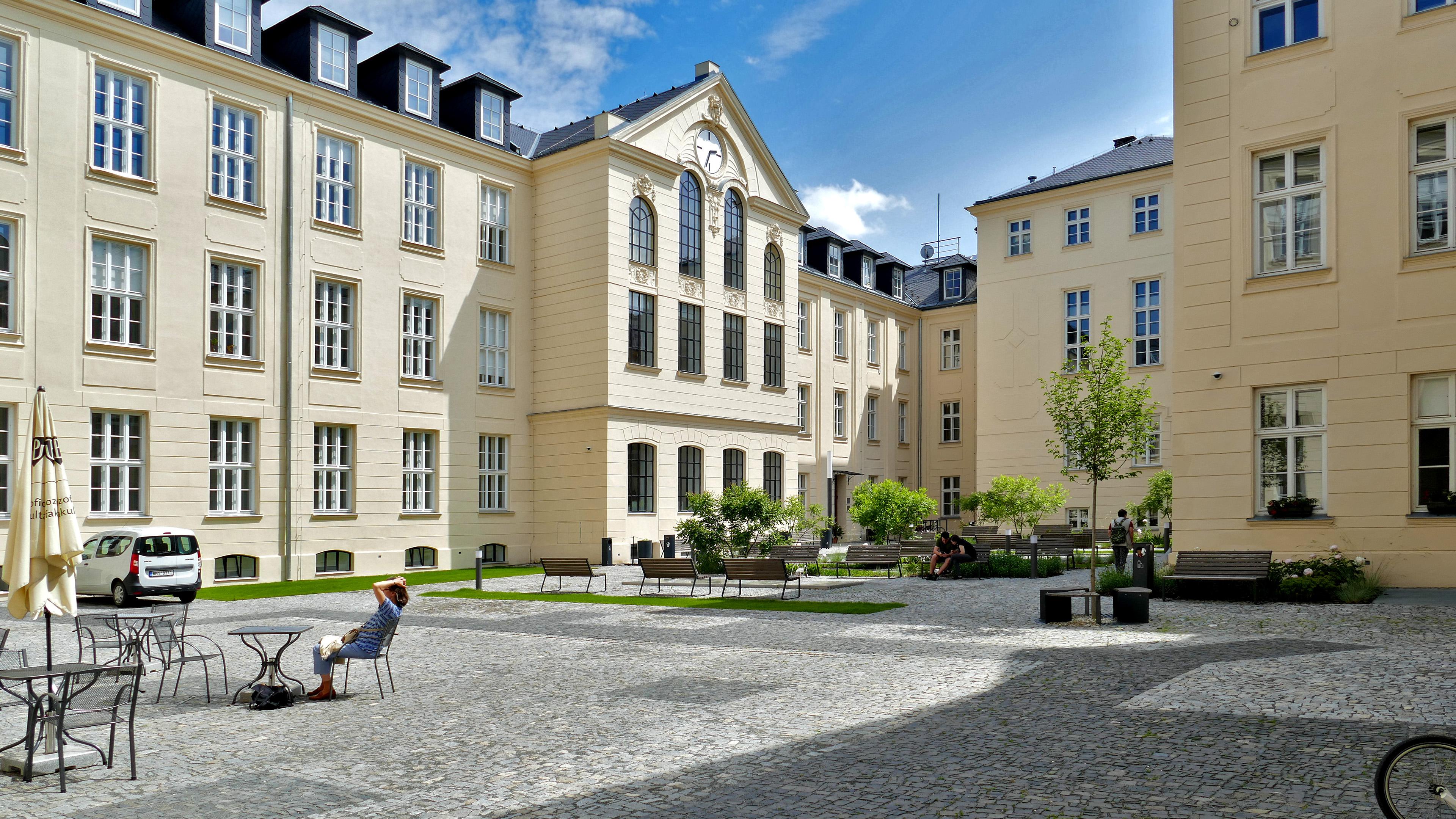 Univerzita Palackého v Olomouci - Filozofická fakulta foto 2