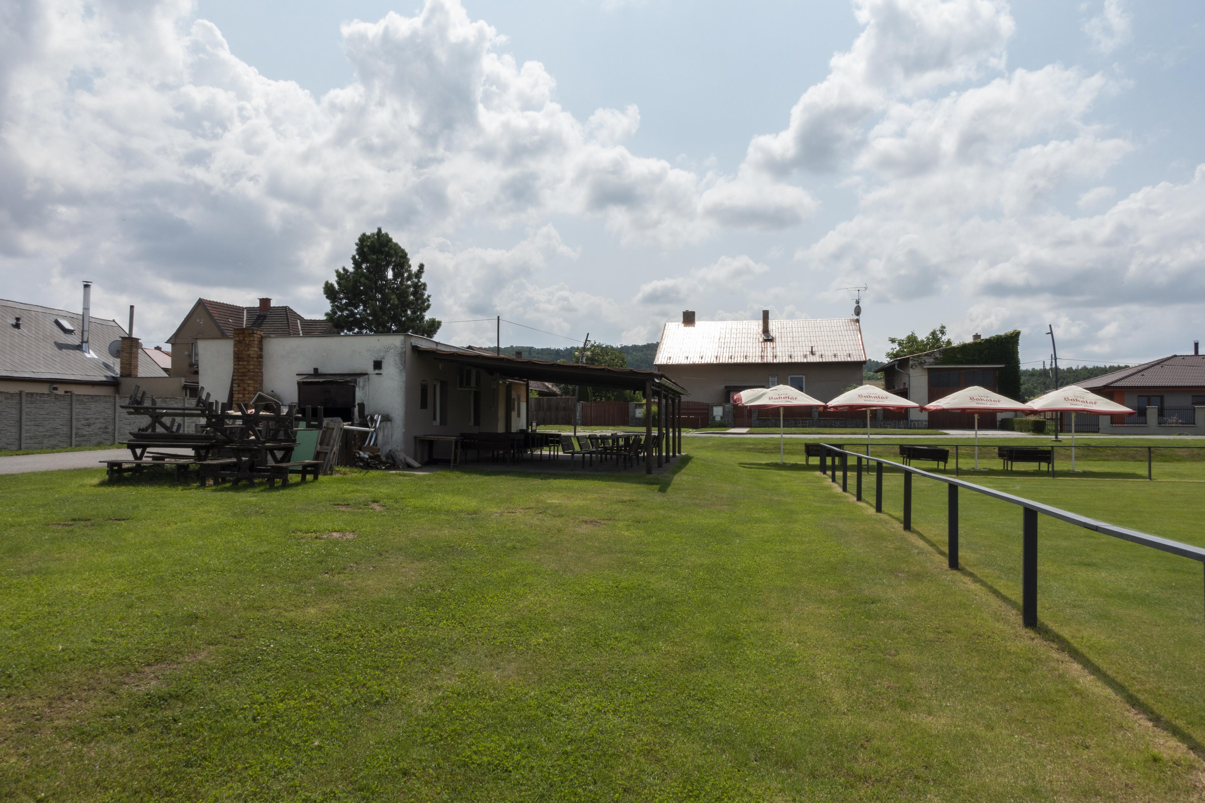 Hospoda na fotbalovém hřišti foto 2