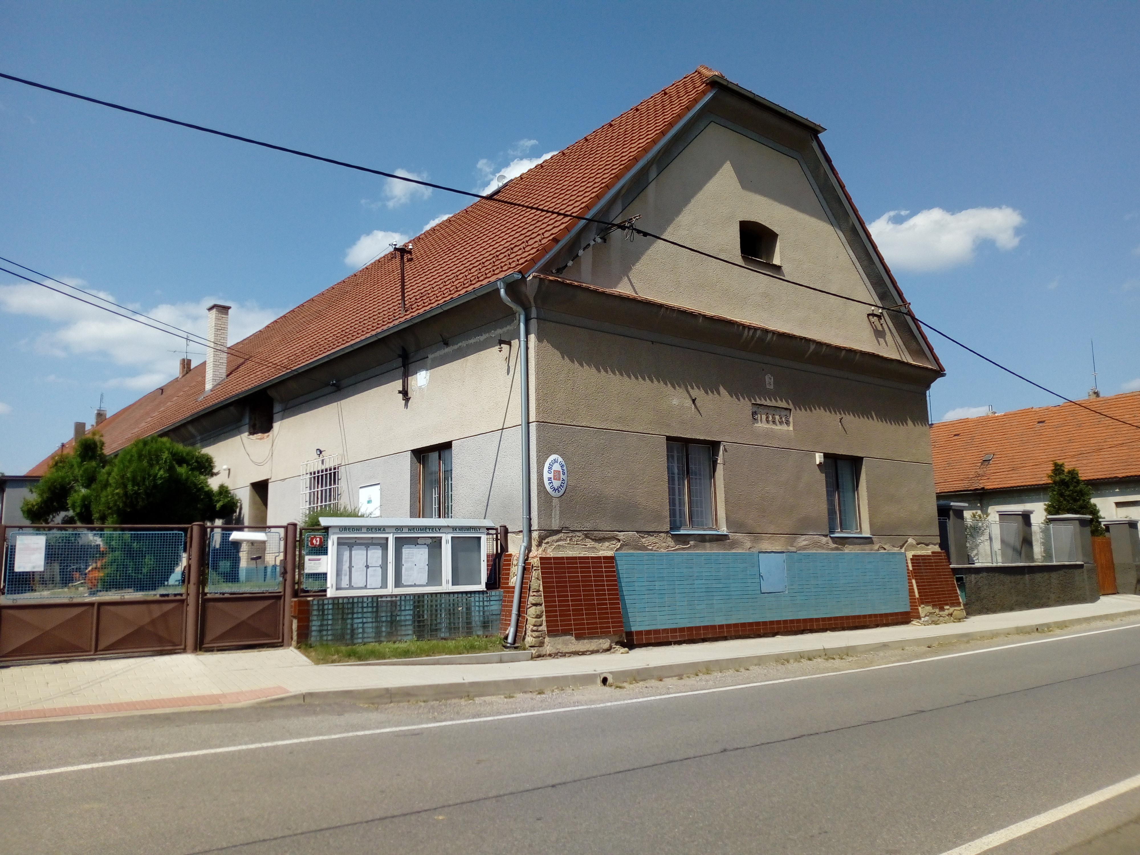 Neumětely - obecní úřad foto 2