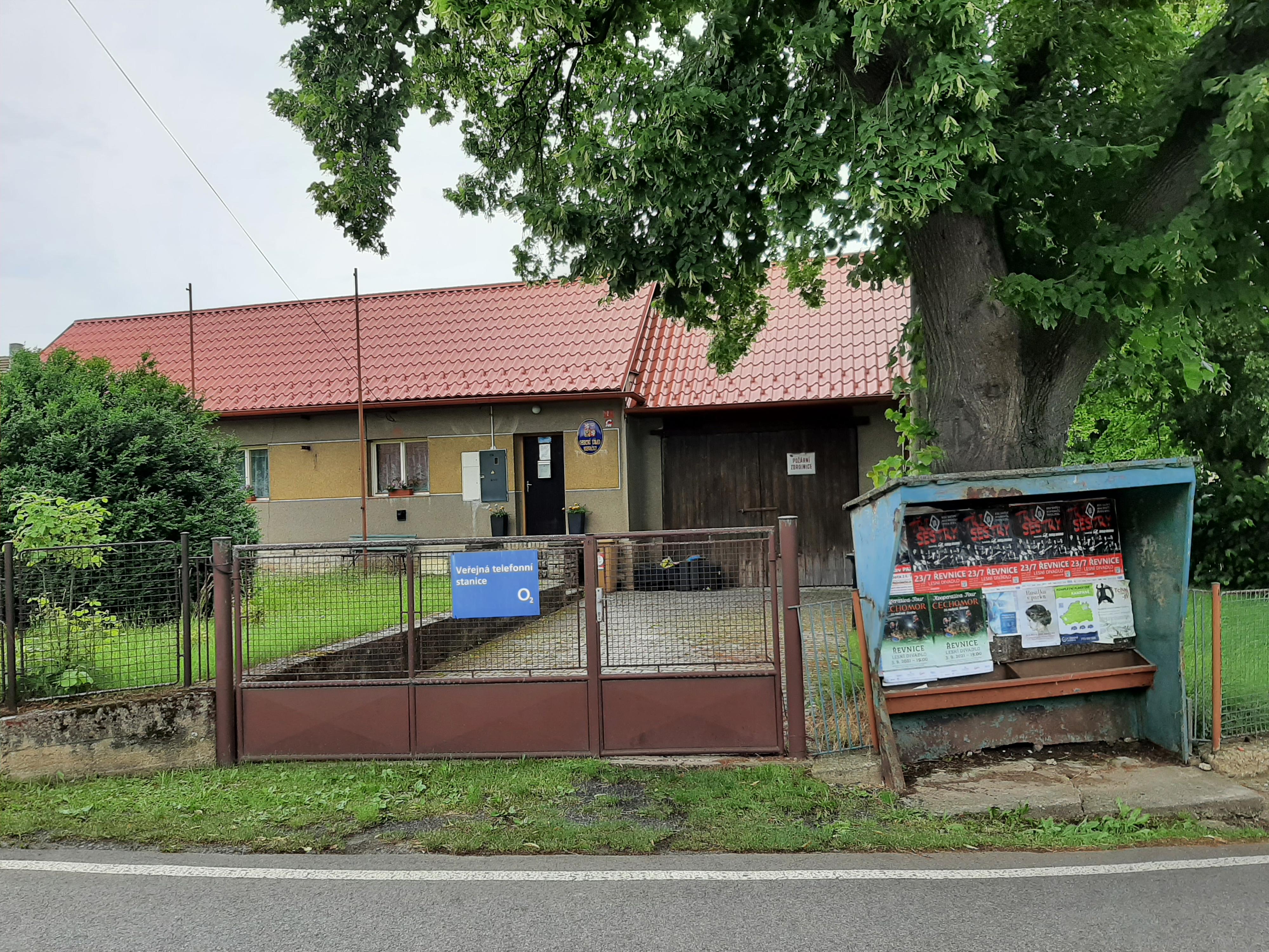 Nesvačily - obecní úřad foto 2