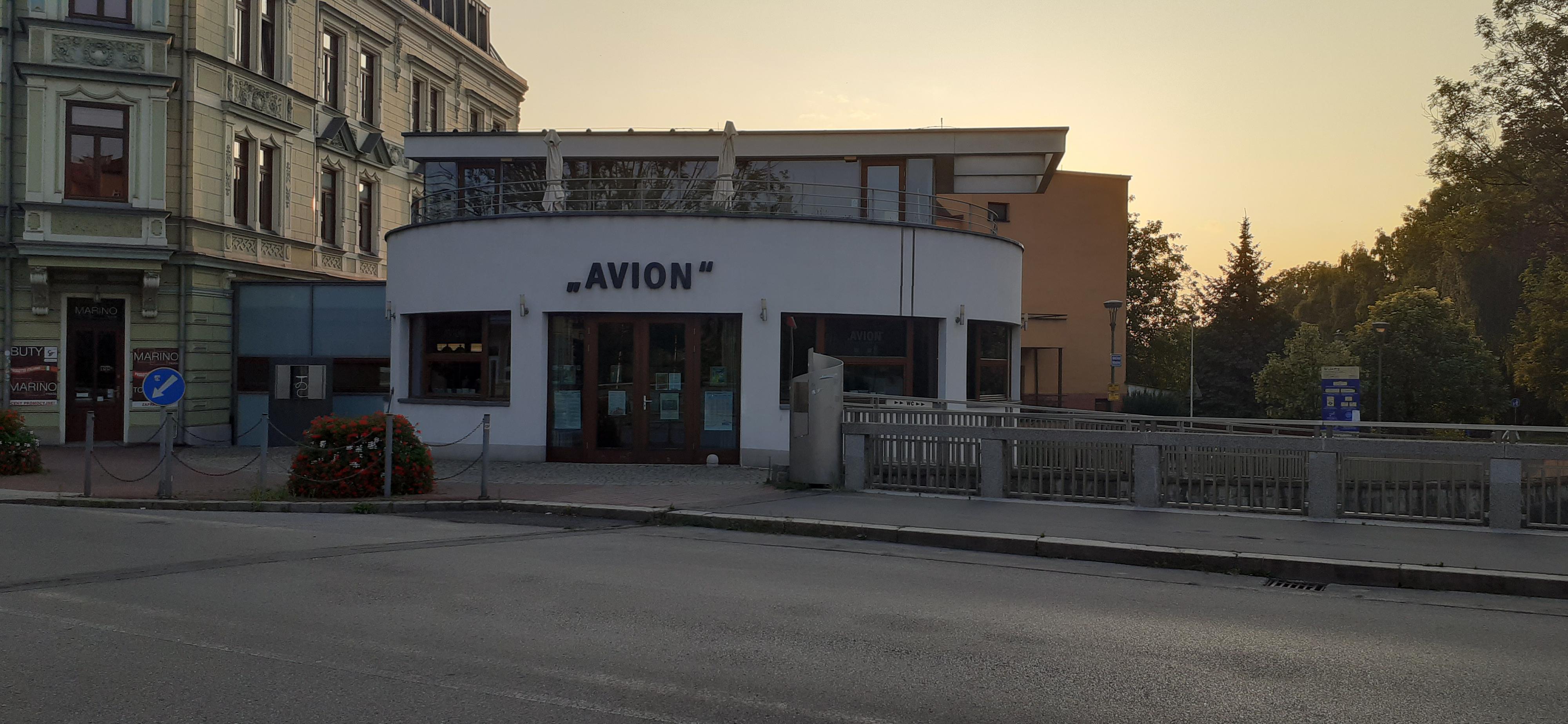 Čítárna a kavárna Avion foto 6