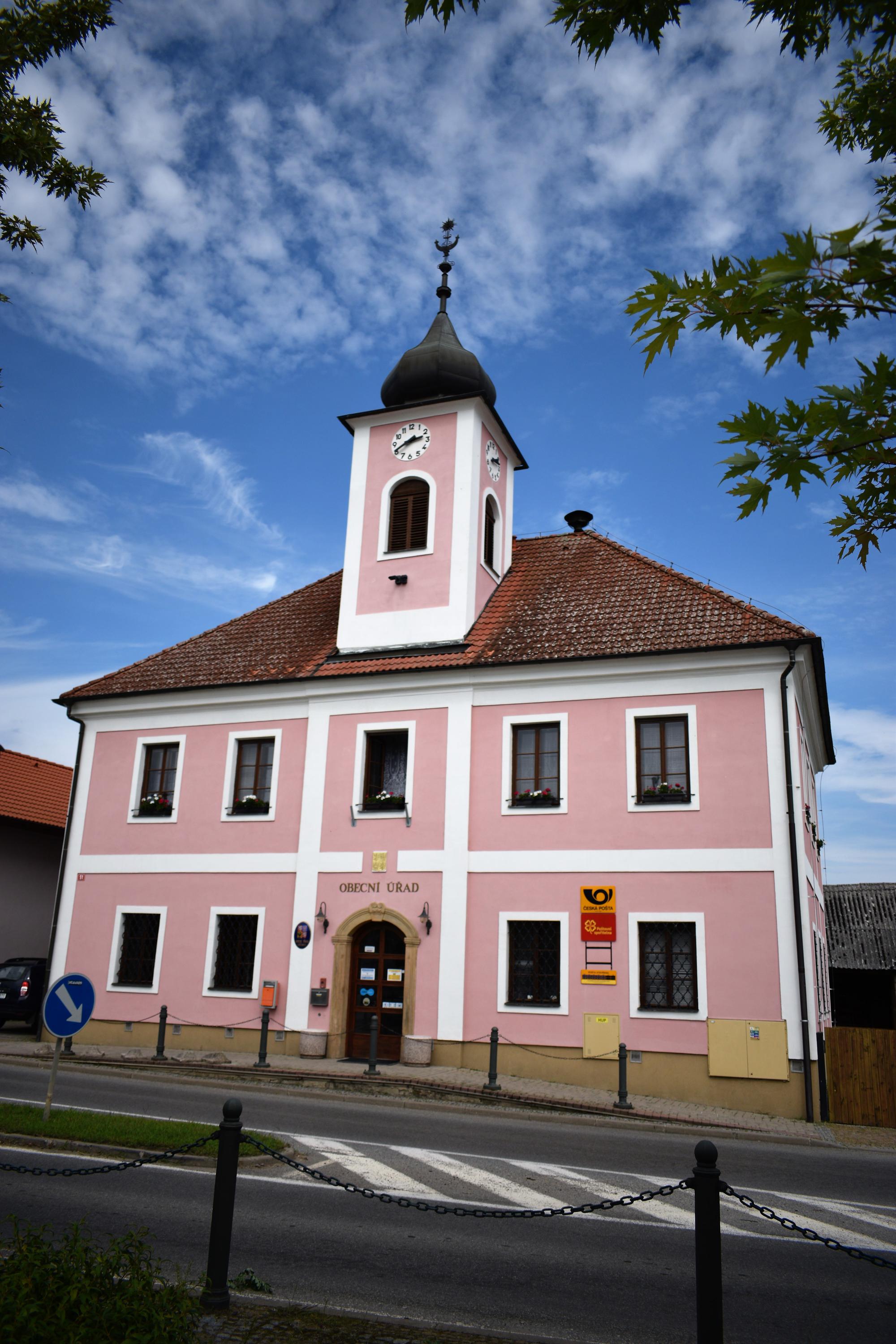 Kněžmost - obecní úřad foto 2