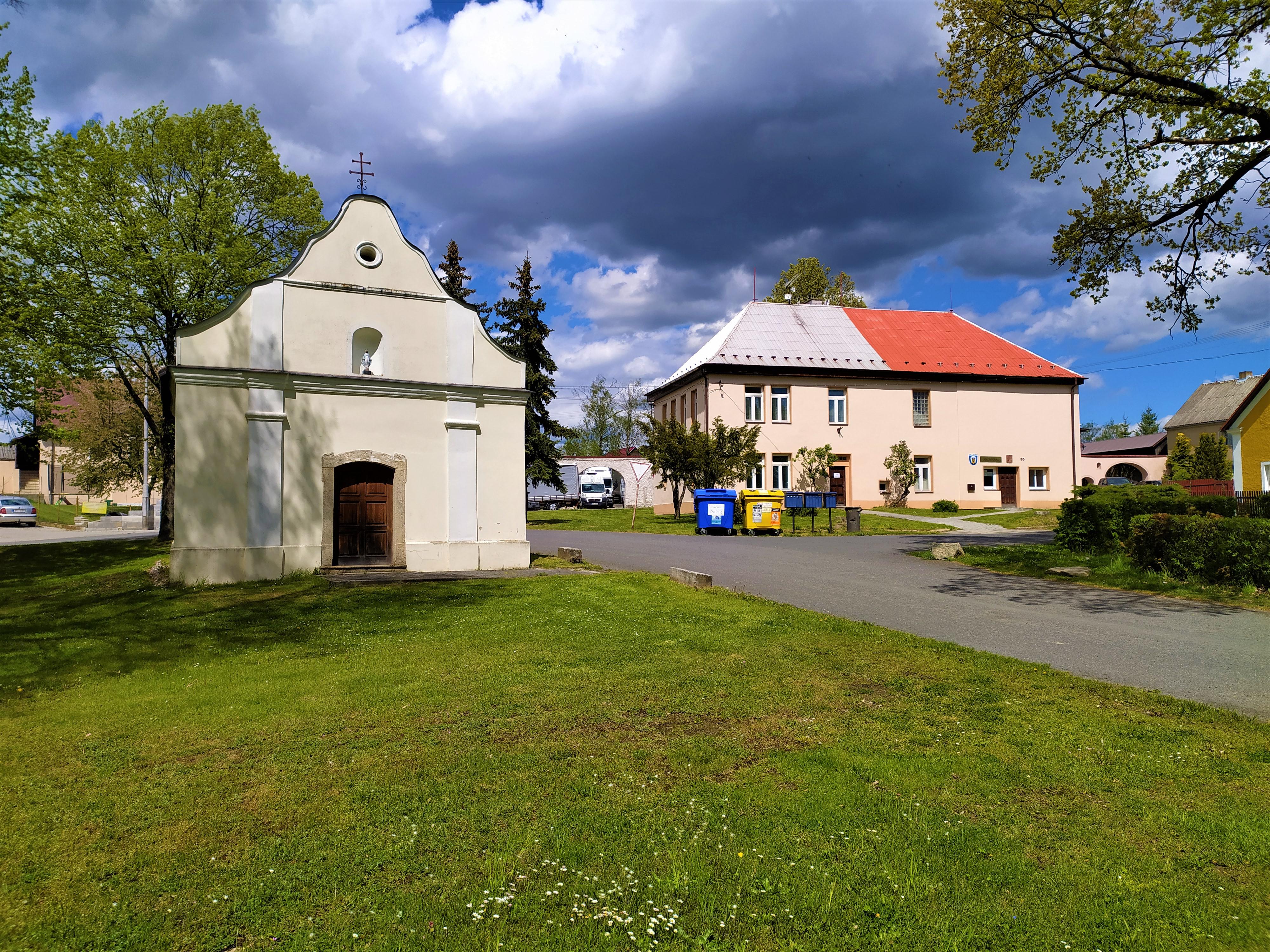 Lom u Tachova - obecní úřad foto 2