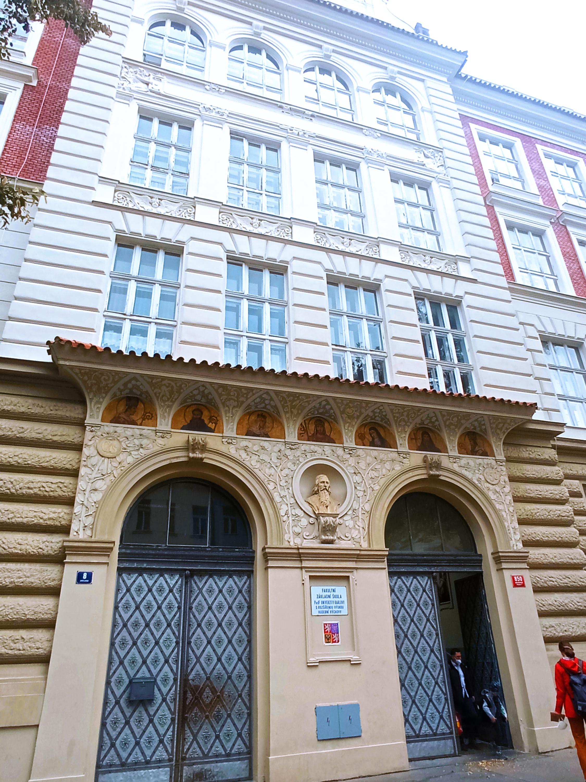 Fakultní ZŠ PedF UK a MŠ U Studánky, Praha foto 2