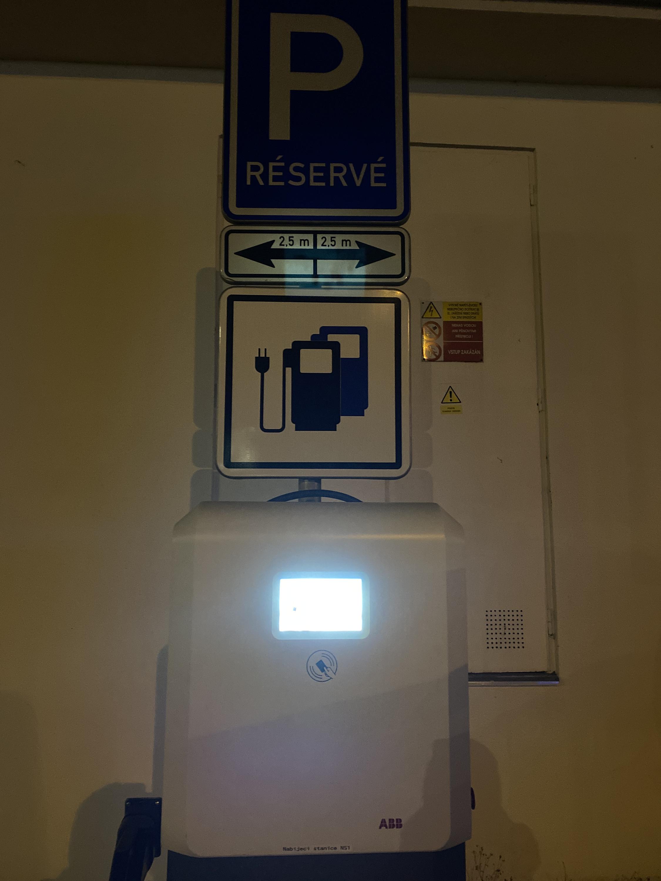Nabíjecí stanice ČEZ foto 3
